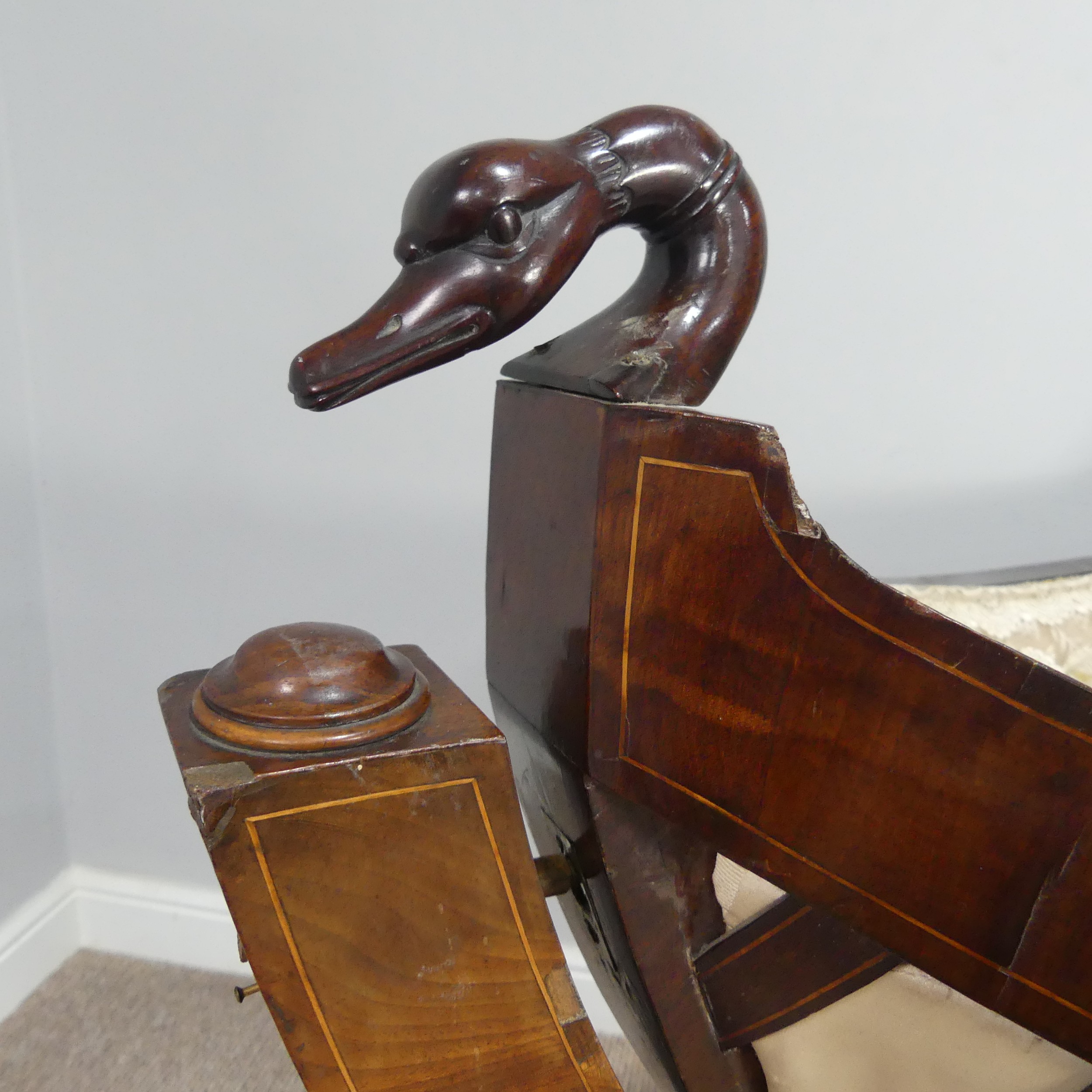 An unusual Regency mahogany swing Cradle / Crib, circa 1820, of navette form with slatted sides - Bild 3 aus 8