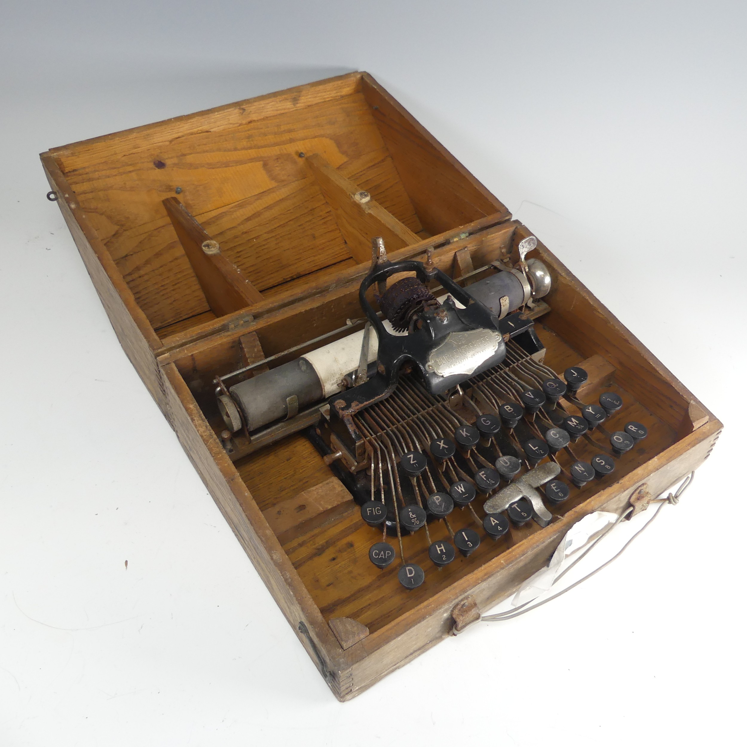 An antique American Blickensderfer No 5 Typewriter, in oak Box, with plaque 'No 5, Blickensderfer, - Image 4 of 8