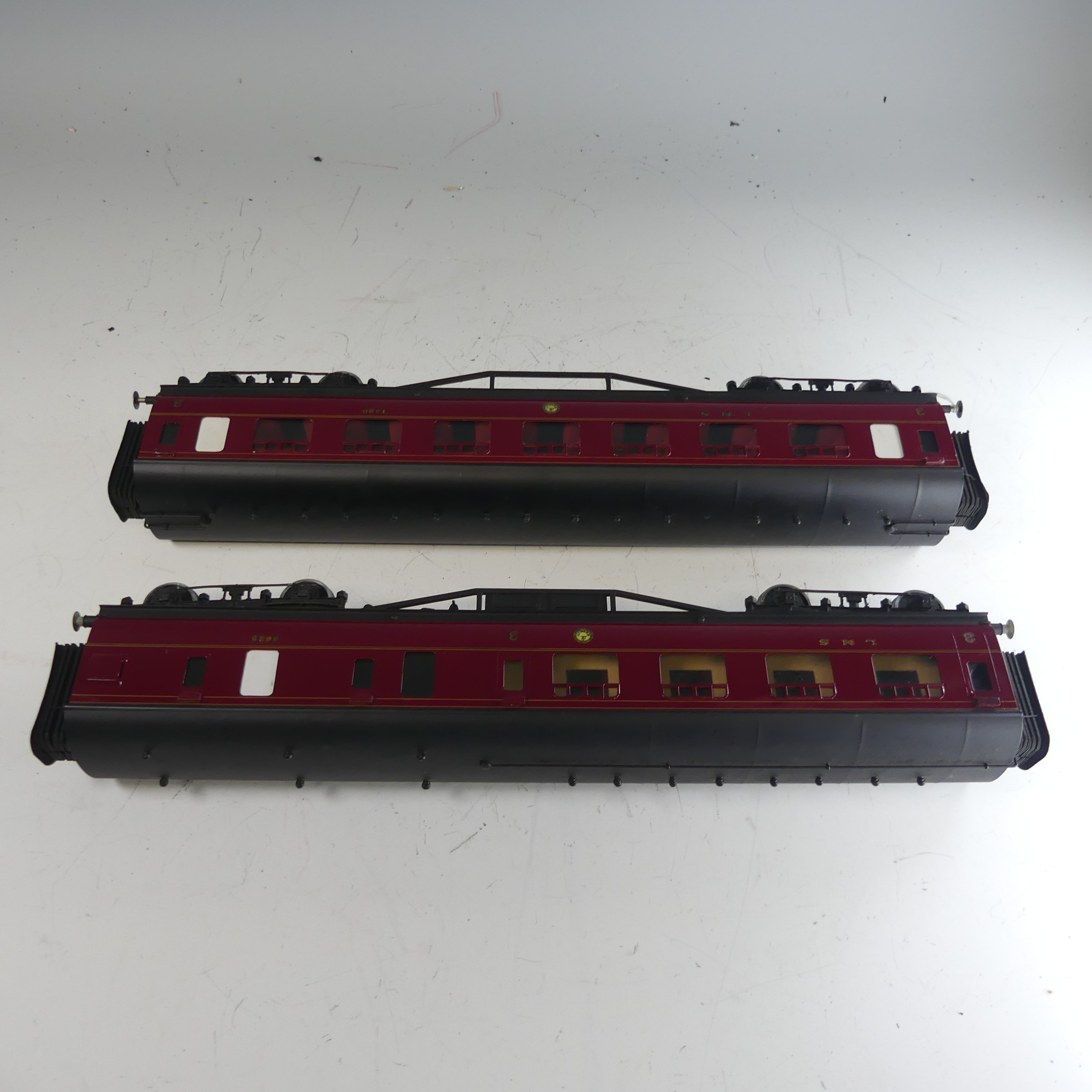 Pair of ‘0’ gauge LMS bogie Passenger Coaches, in LMS maroon with yellow lettering; All 3rd Class - Image 5 of 5