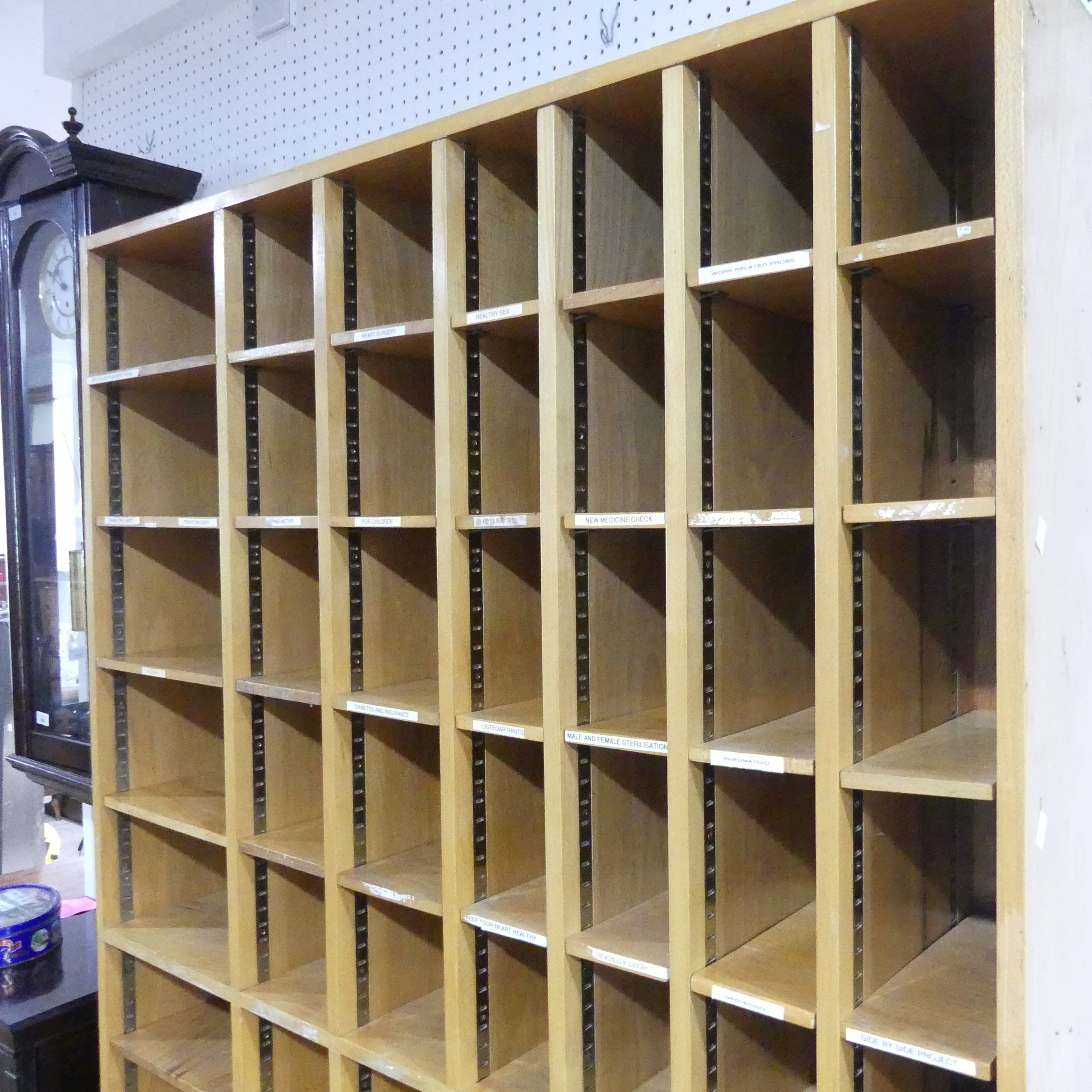 A contemporary oak set of open Shelves / shelving Unit, graduating open shelves / pigeon holes - Image 2 of 4