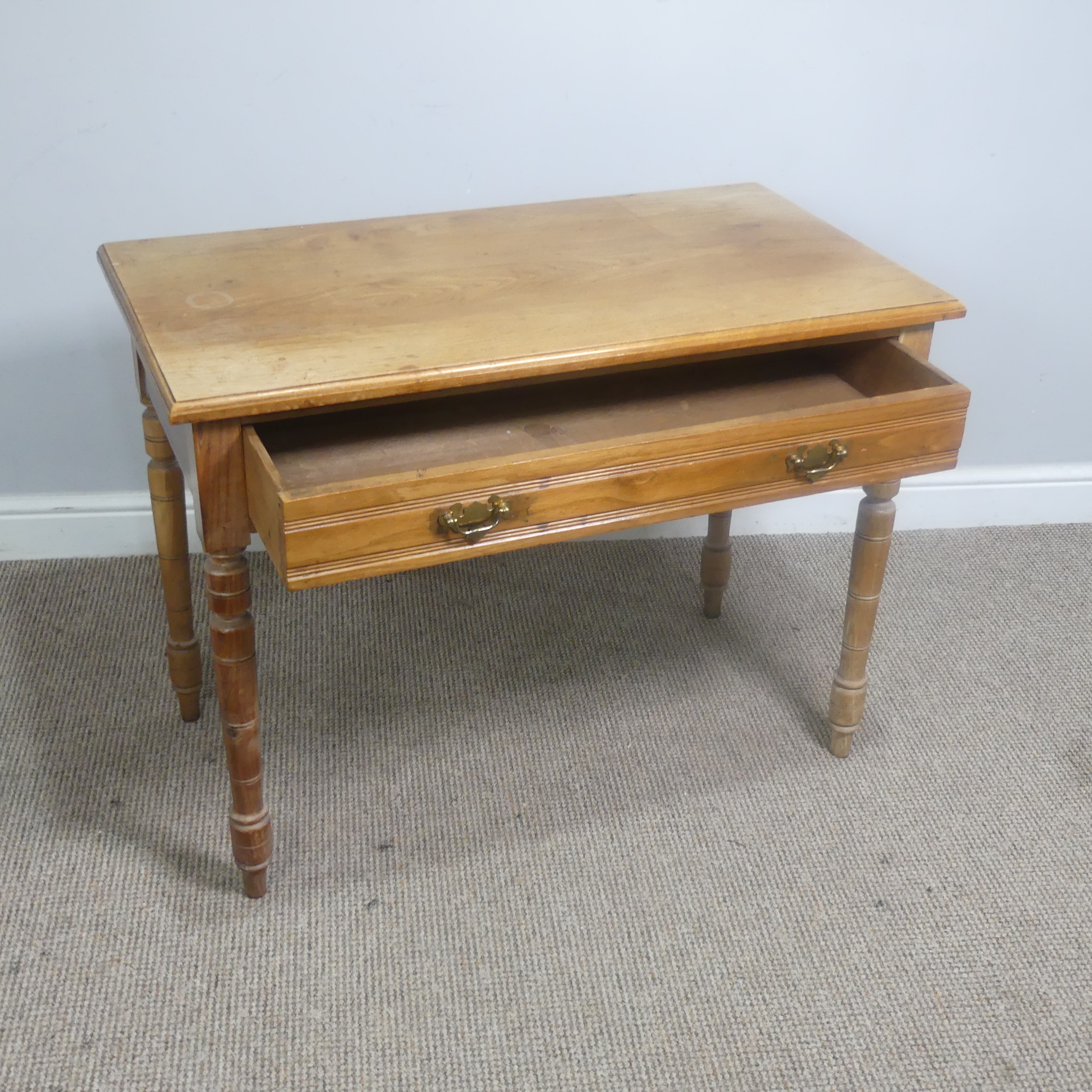 An early 20th century light oak Side Table, with frieze drawer, raise on turned supports, W 92 cm - Image 5 of 5