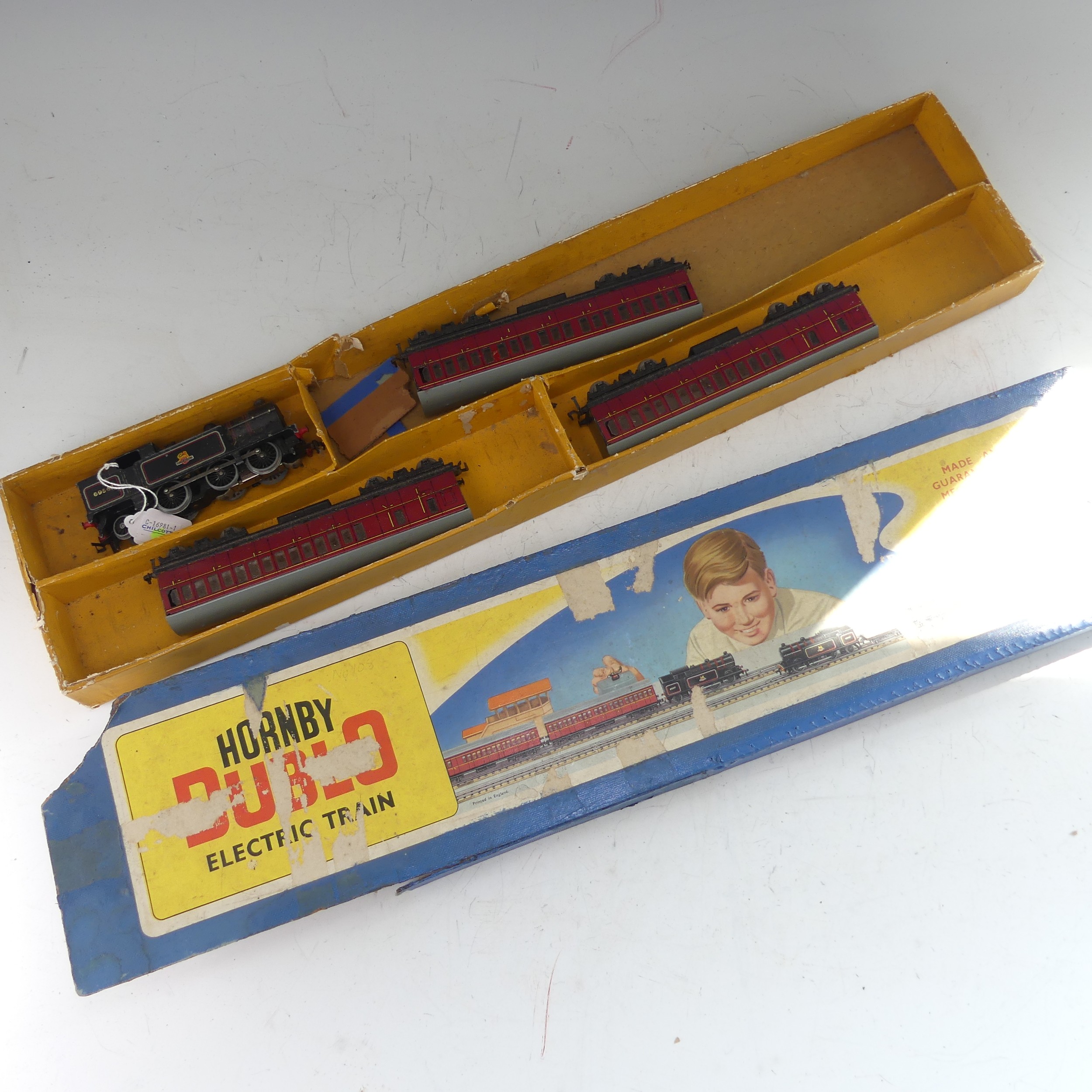 Hornby Dublo: '00' gauge Set 2035 Pullman Train (S.R.), 2-rail electric, comprising 4-6-2 " - Image 3 of 8
