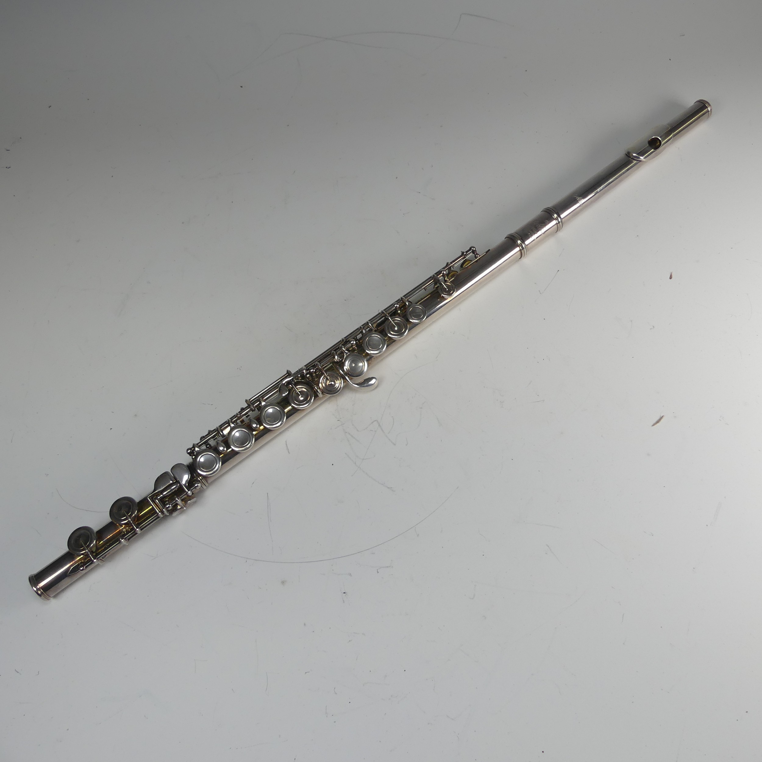 An Altus A907 Flute, with .900 silver headjoint and silver plated body, serial no. 007397, the - Image 2 of 11