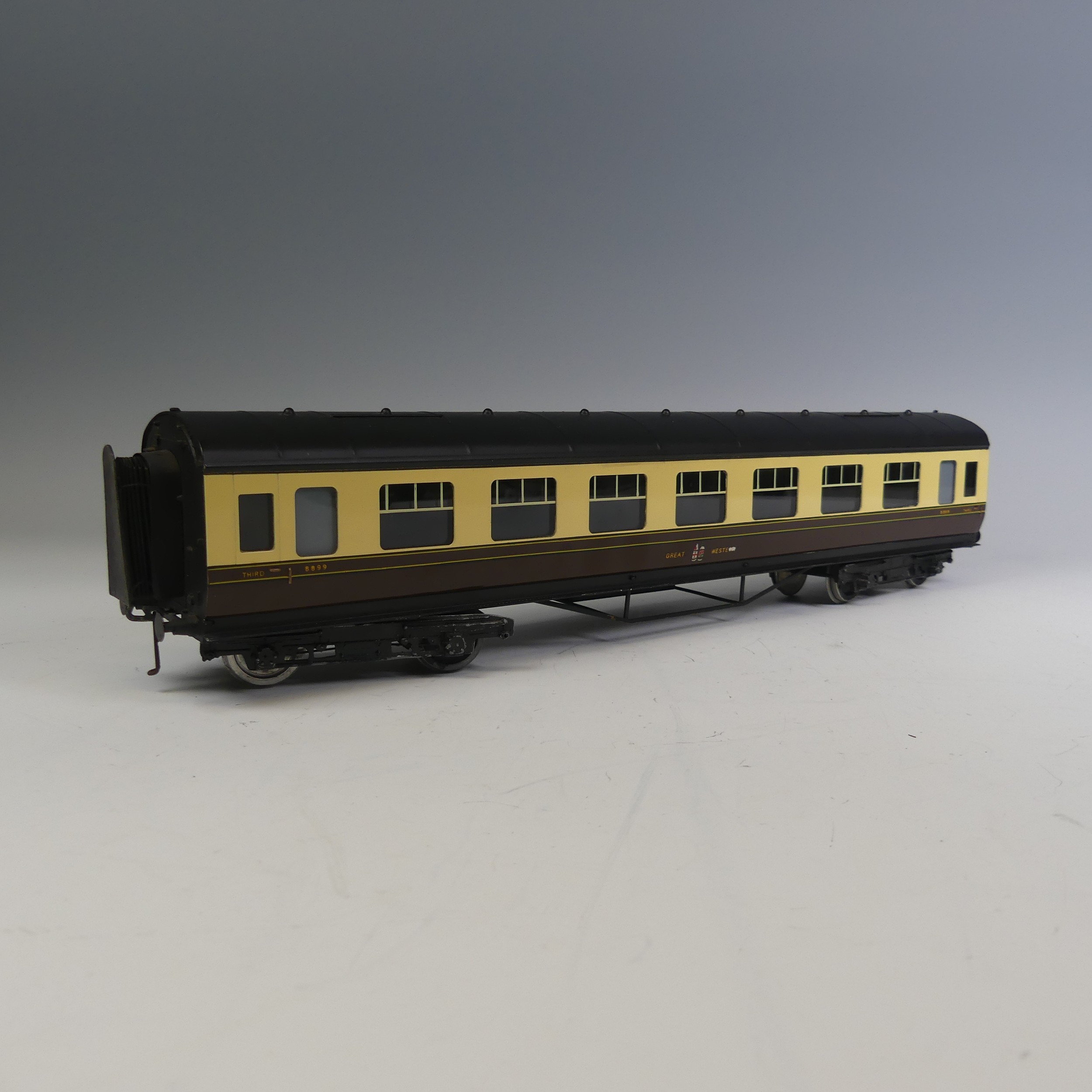 Exley ‘0’ gauge GWR All 3rd Corridor Passenger Coach, chocolate and cream, No.8899. - Image 3 of 6