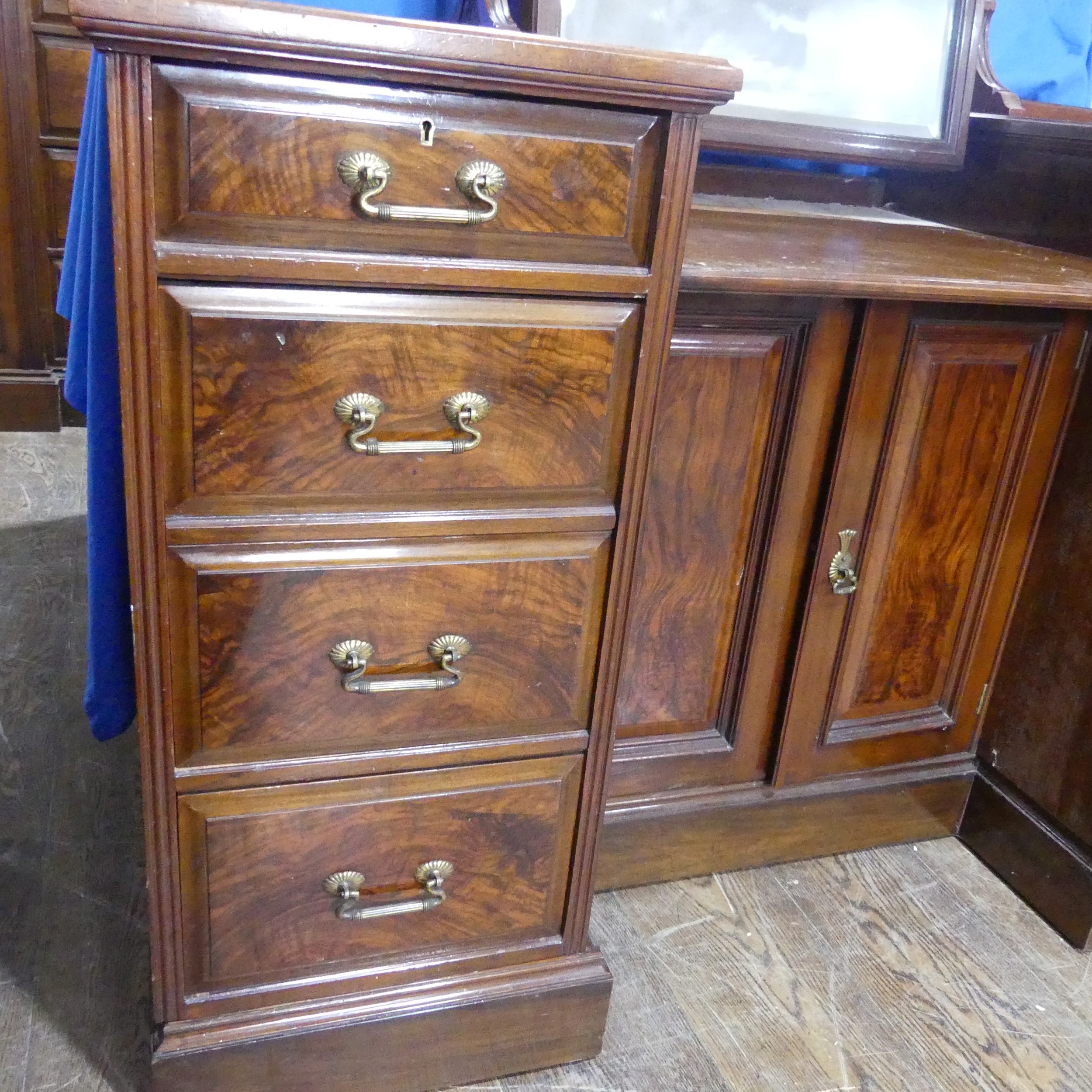 A good Victorian four-piece walnut and mahogany bedroom Suite, including ; a large compactum - Image 15 of 18