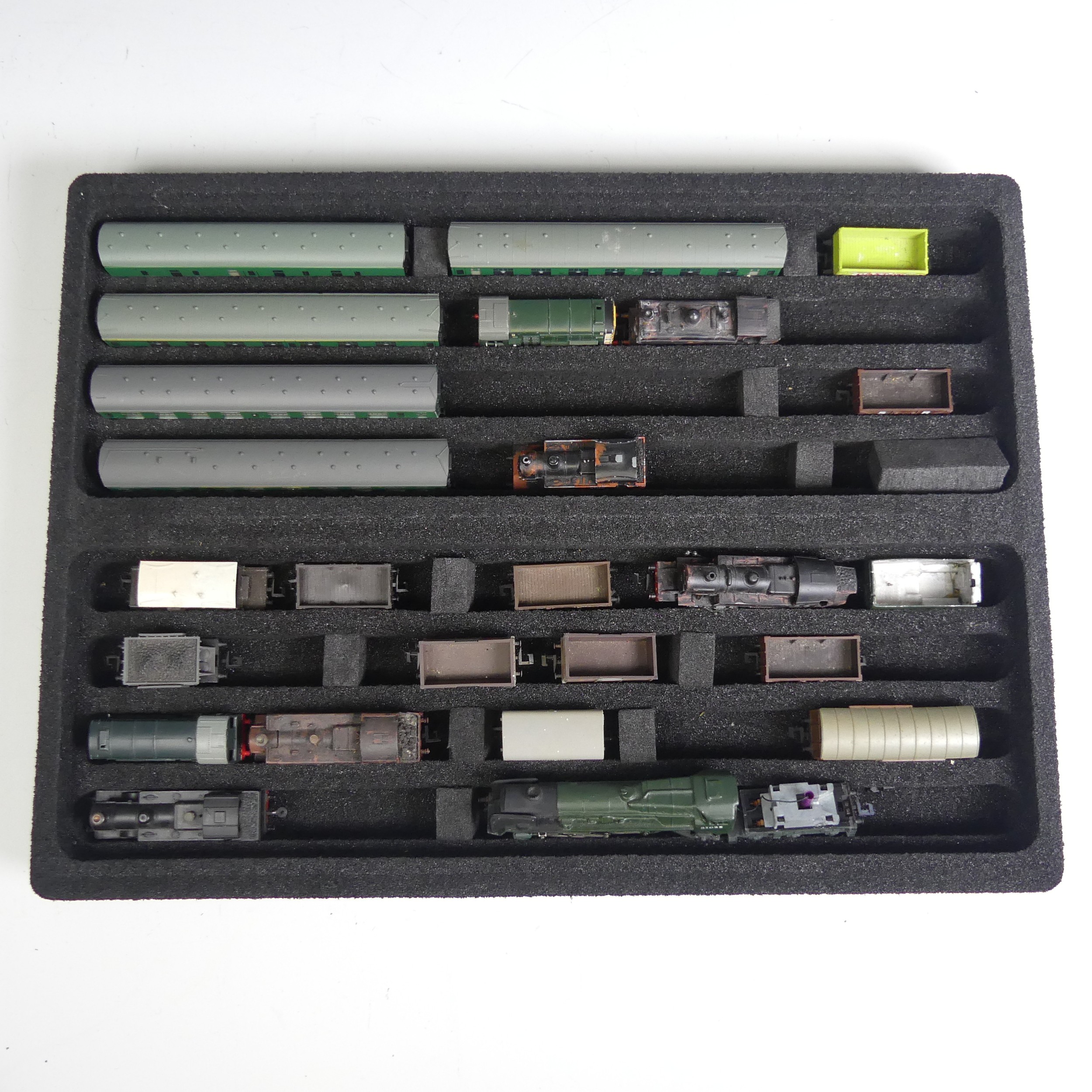 A quantity of 'N' gauge model railway, unboxed, Trix, Graham Farish (Grafar), Lima, etc, including - Bild 3 aus 5
