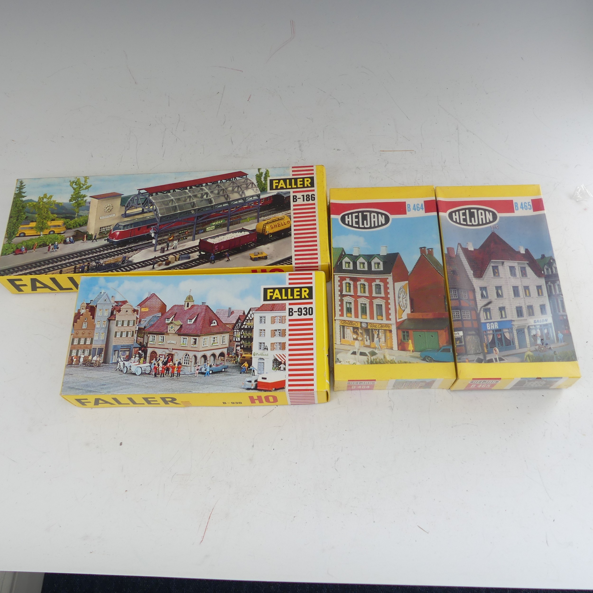 A quantity of '00' gauge plastic and card track and trackside accessories and buildings kits, - Image 7 of 18