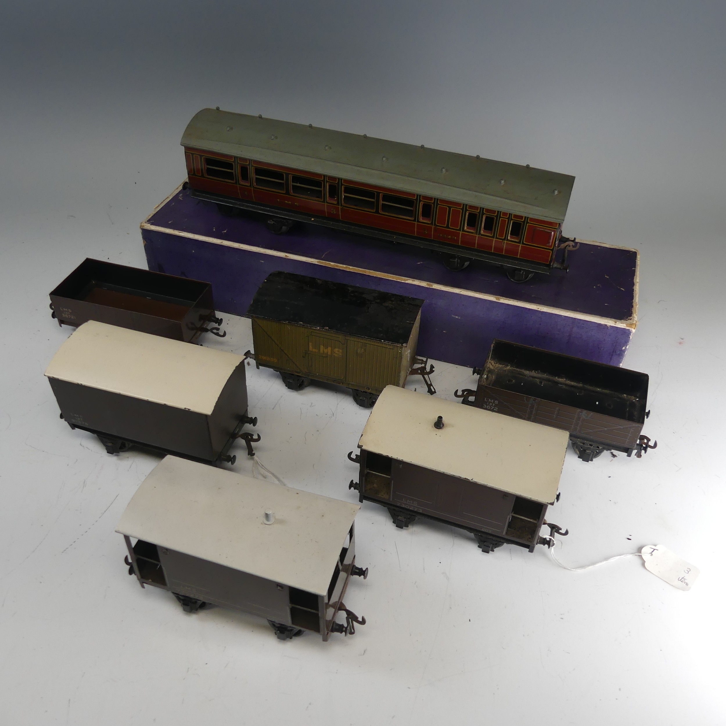 Bassett-Lowke '0' gauge LMS 3rd Class Coach, maroon with yellow lettering, No.9343, boxed, - Bild 3 aus 9