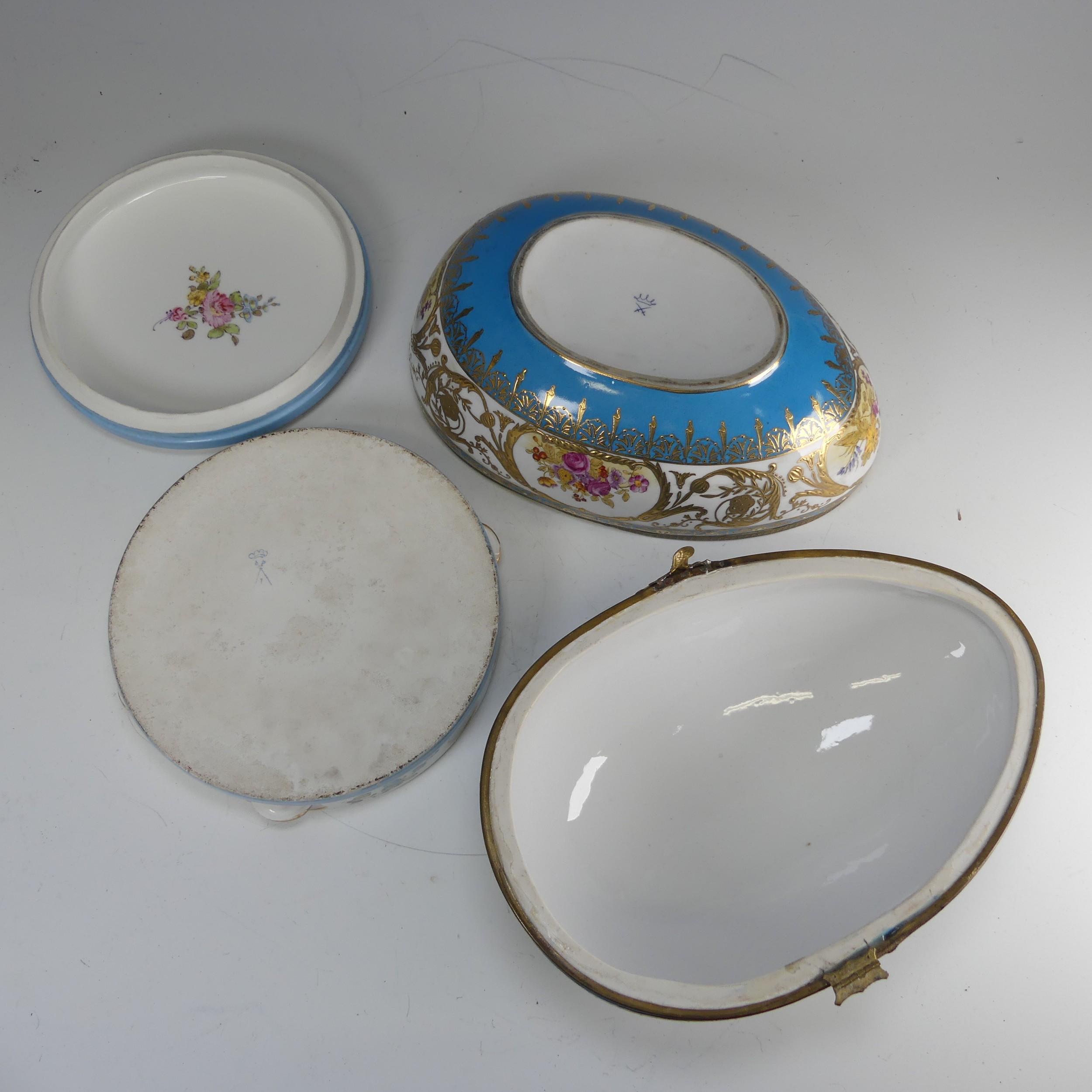 A continental porcelain Sevres style egg shaped Box, blue ground with gilt metal mount, decorated - Image 5 of 7