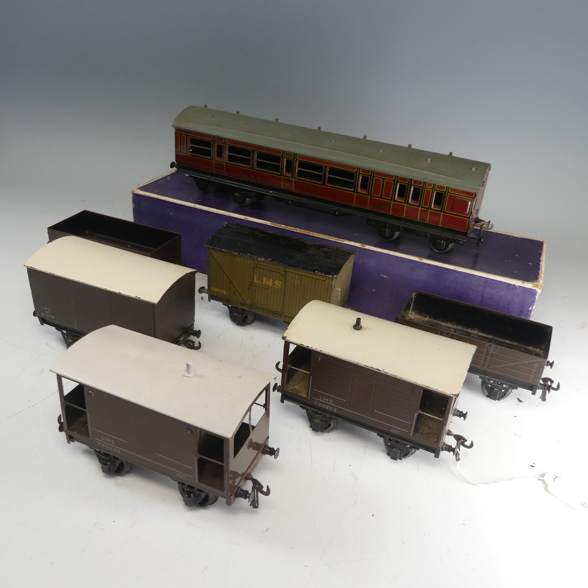 Bassett-Lowke '0' gauge LMS 3rd Class Coach, maroon with yellow lettering, No.9343, boxed, - Bild 2 aus 9