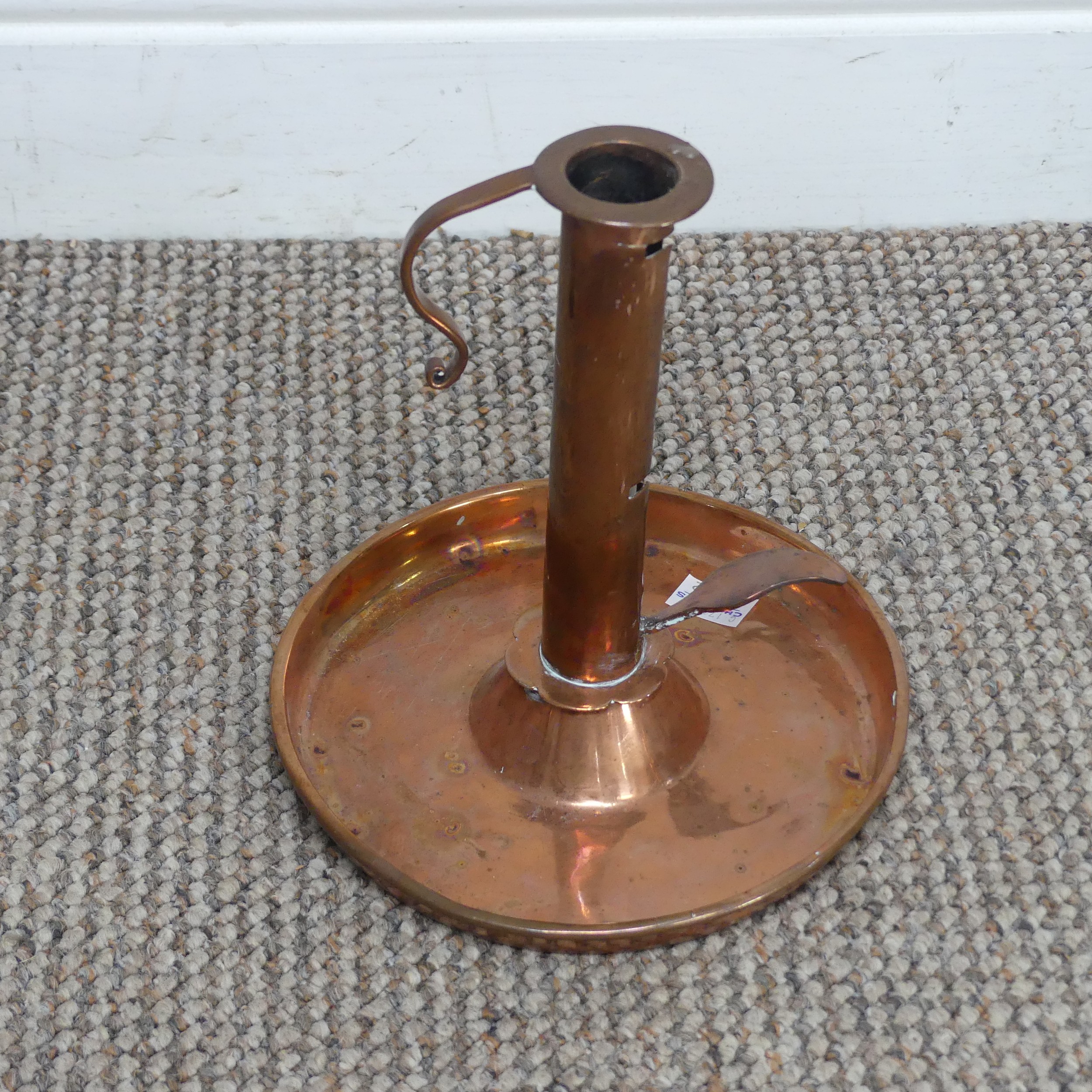 An antique copper Chamber Stick, H 19.5 cm. - Image 3 of 4