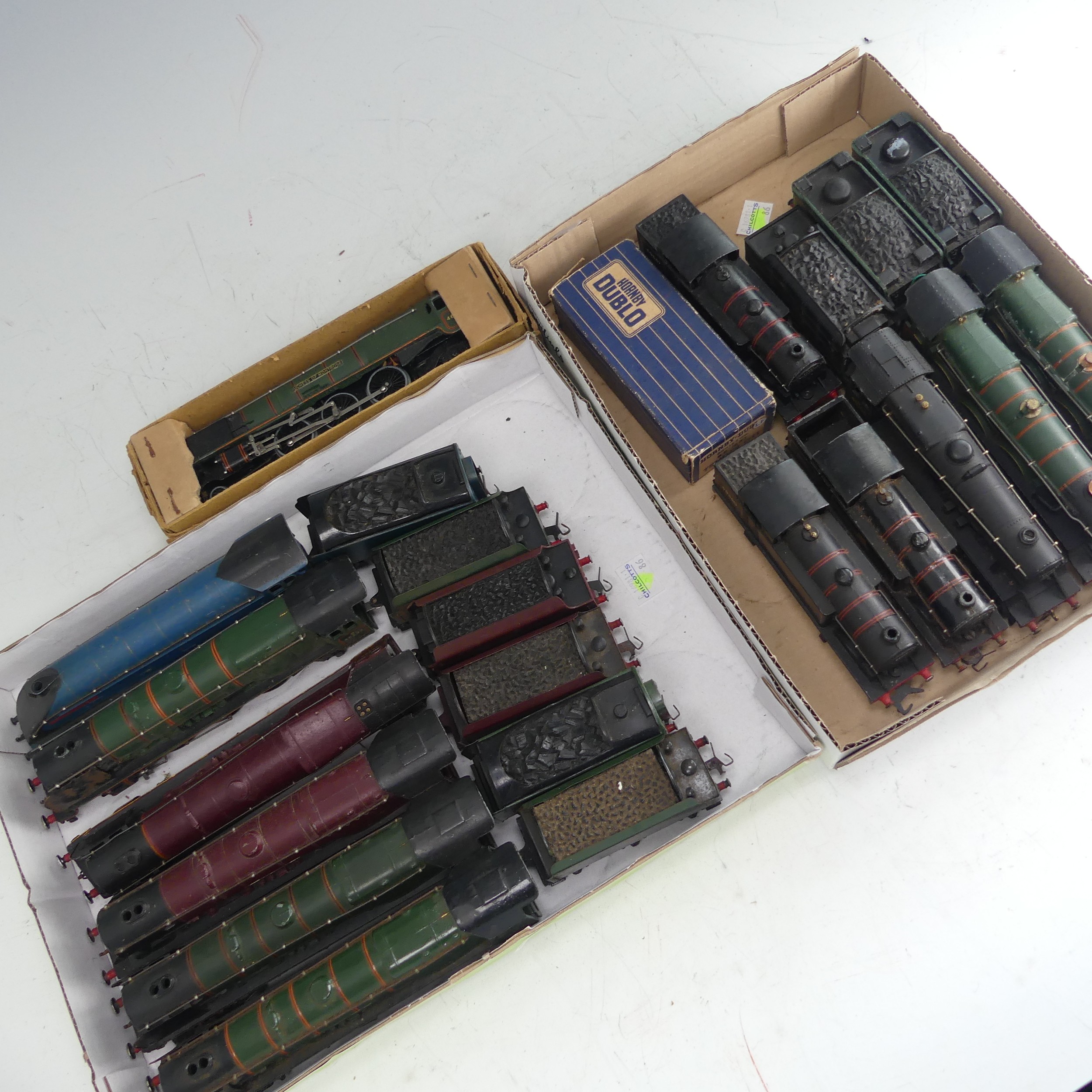 Hornby Dublo: A good quantity of '00' gauge 2-rail and 3-rail model railway, diecast/tin-plate, - Image 6 of 6