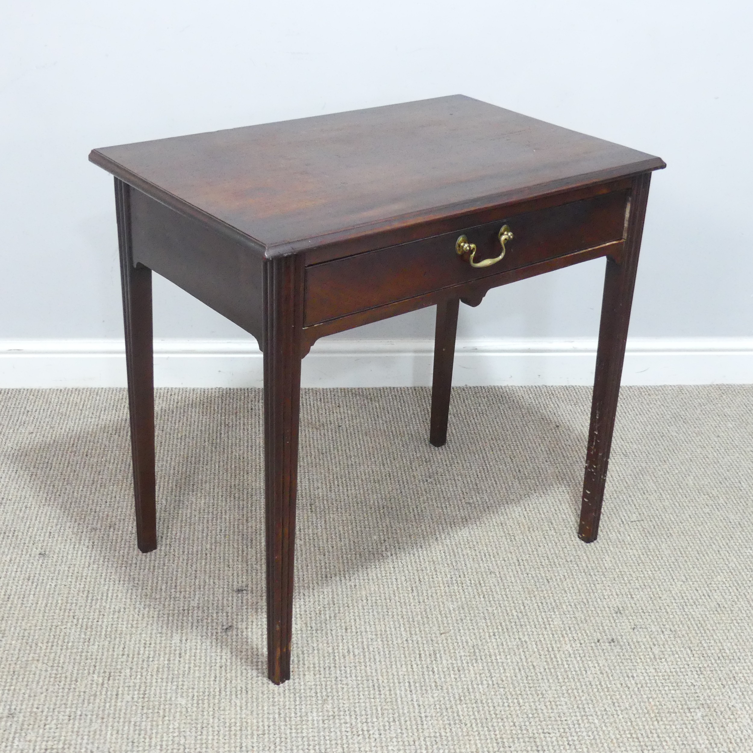 A Georgian mahogany side Table, moulded top over one drawer, raised on reeded legs, W 75.5 cm x H - Bild 3 aus 7