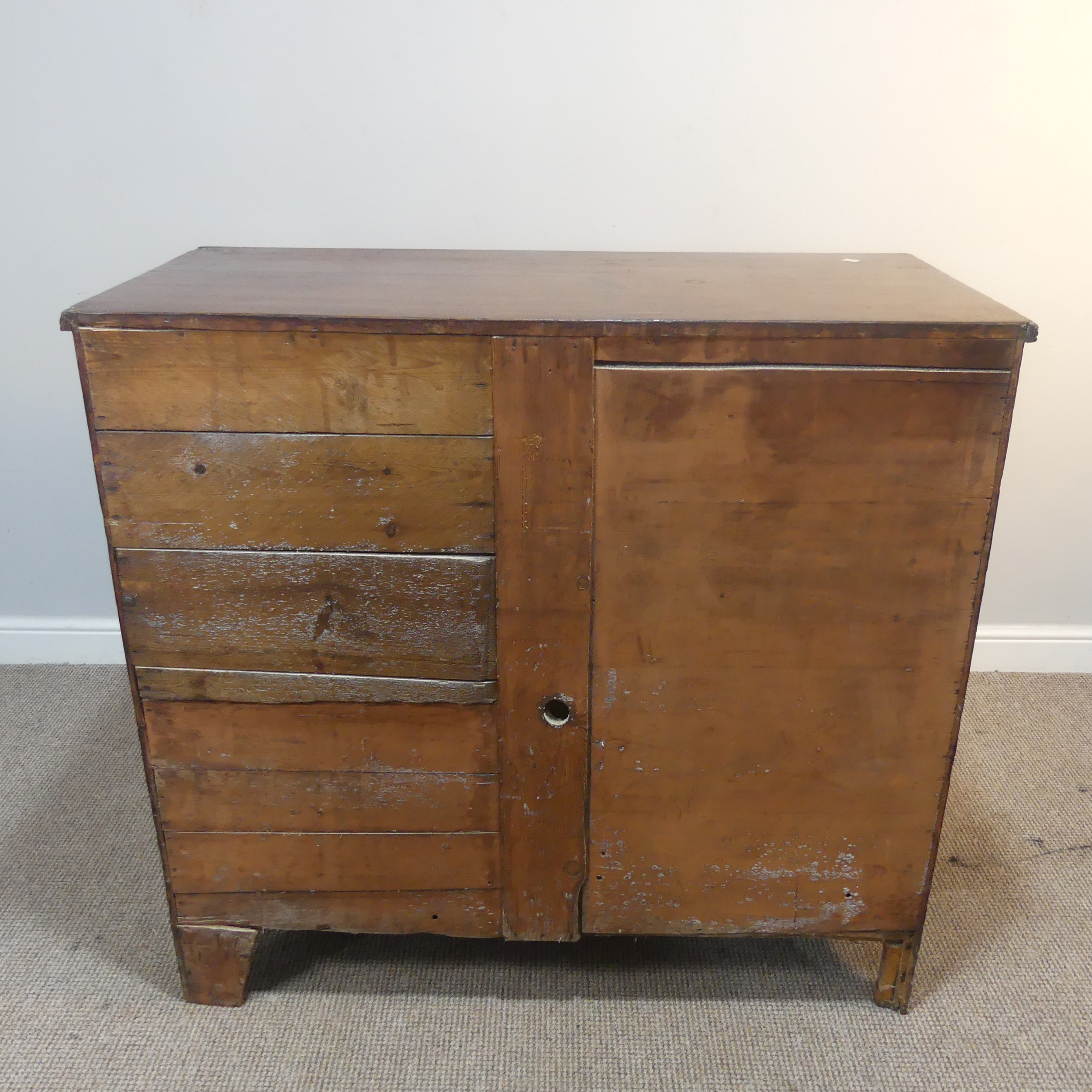 An Edwardian mahogany Chest of drawers, two short drawers over three long graduating drawers, raised - Image 5 of 5