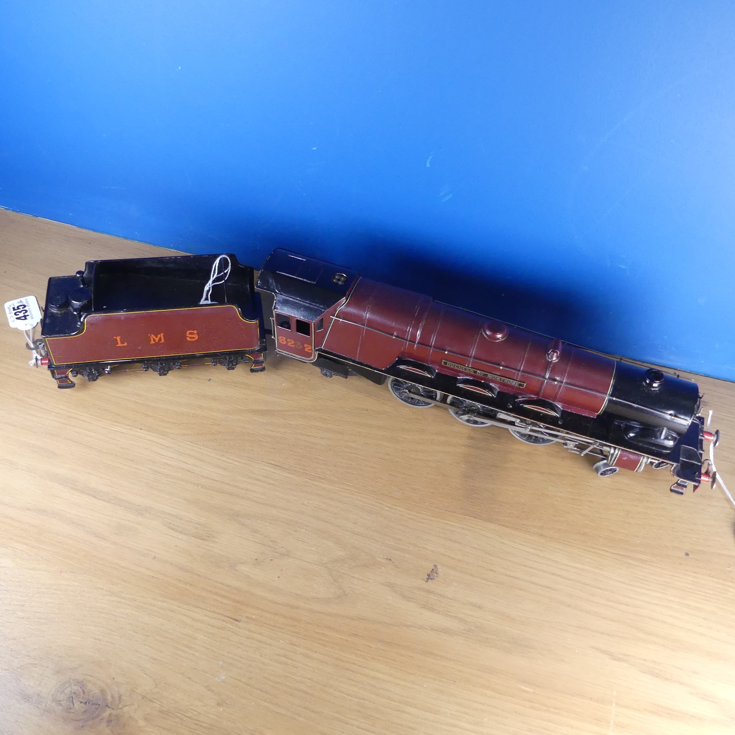 Bassett-Lowke ‘0’ gauge 3-rail electric LMS 'Duchess of Montrose' 4-6-2 Locomotive and six-wheel - Bild 7 aus 8