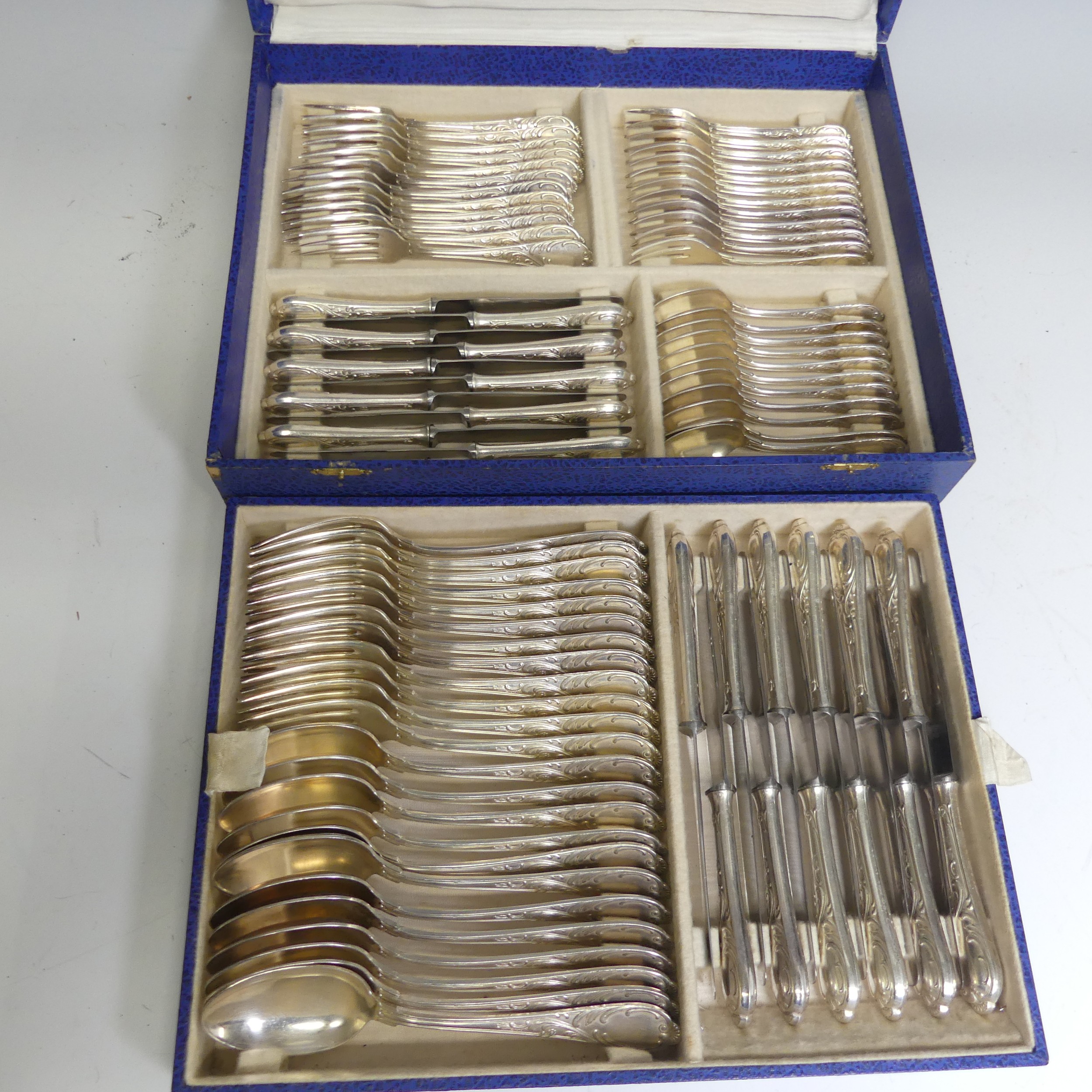 A canteen of silver plated Fish Cutlery, six place setting with mother of pearl handles, in velvet - Image 2 of 14