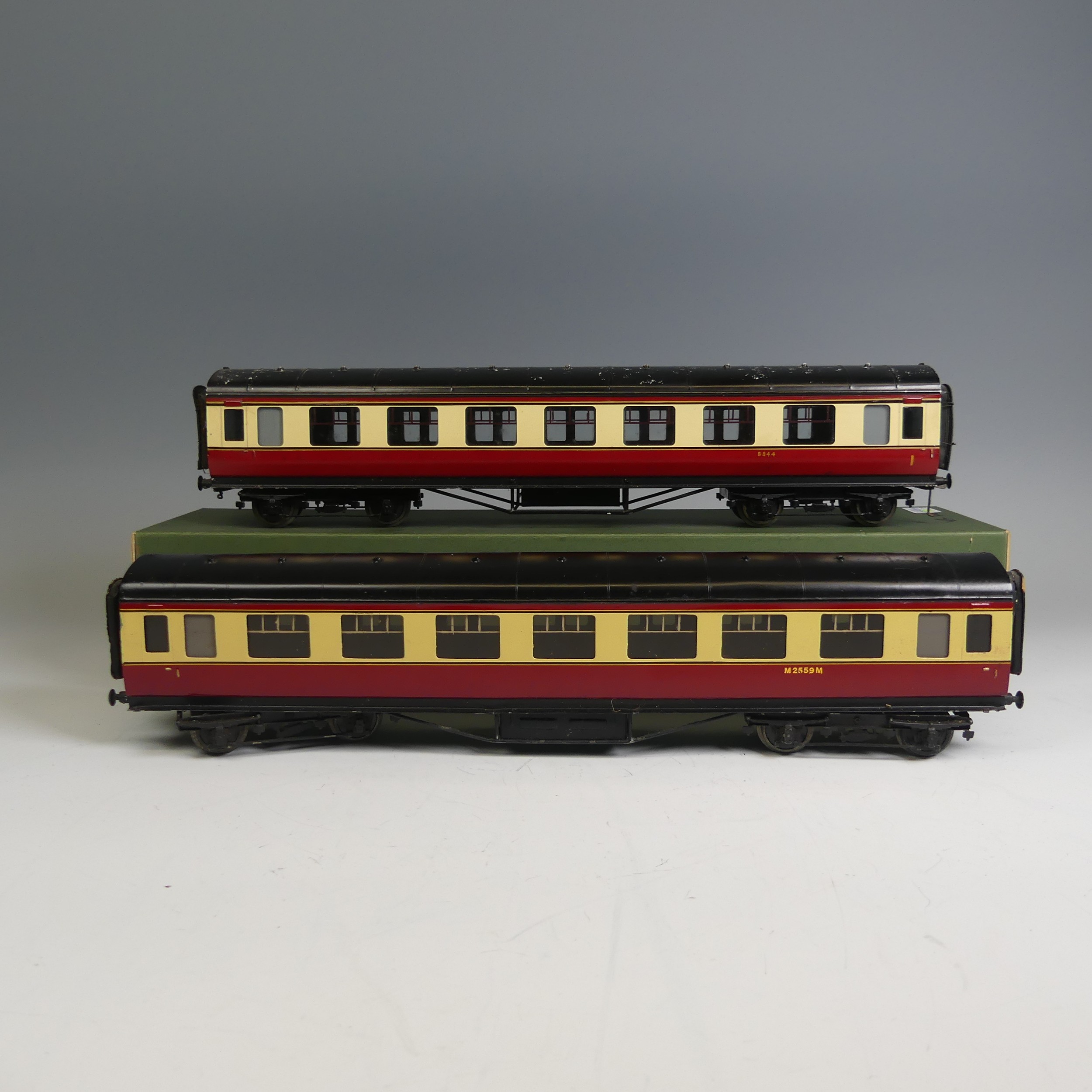 Two Exley ‘0’ gauge BR 1st Class Corridor Passenger Coaches, crimson and cream, No.8844, and No. - Image 6 of 9