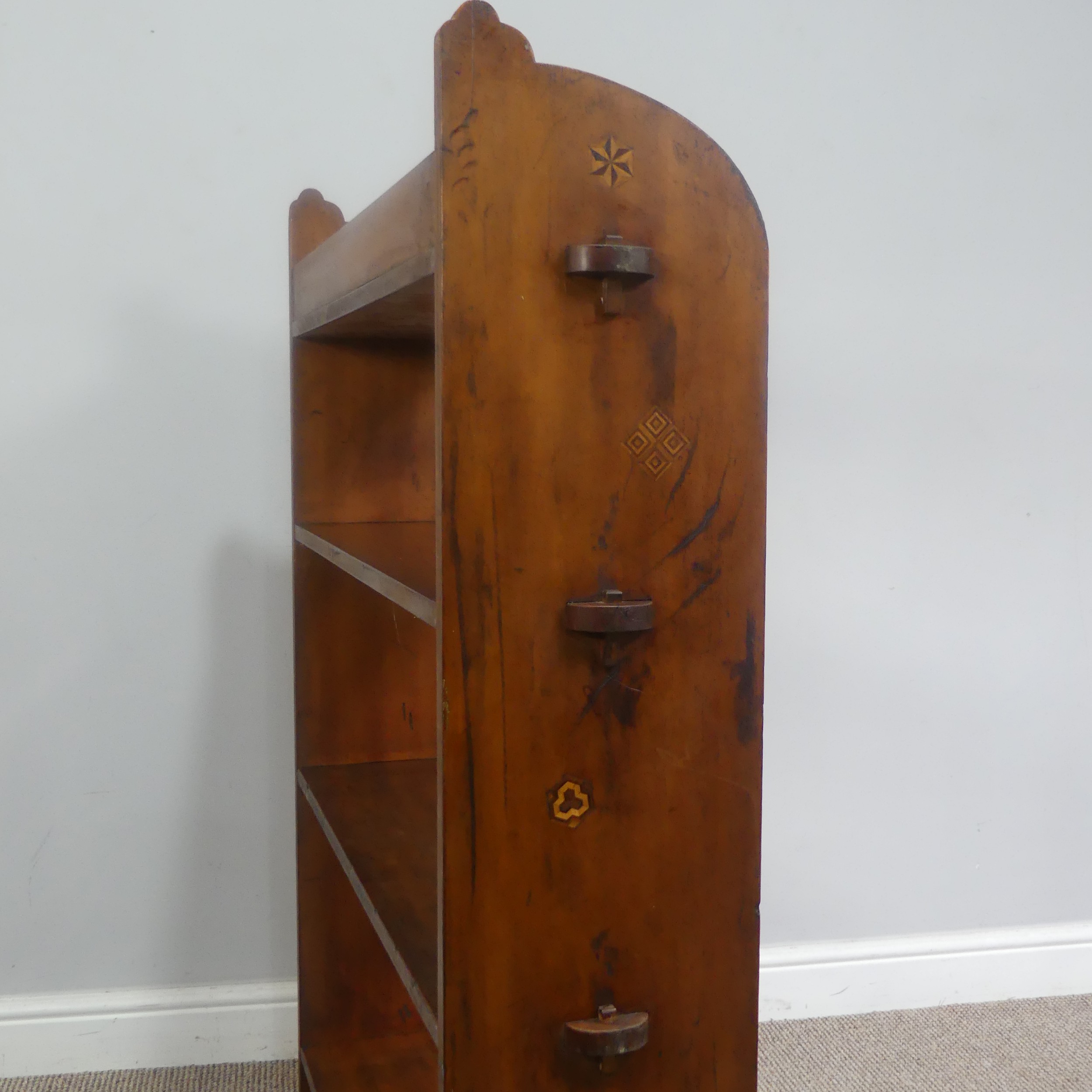 An Arts and Crafts oak open Bookcase, of pegged construction, with small marquetry patchwork, W 67.5 - Bild 6 aus 15
