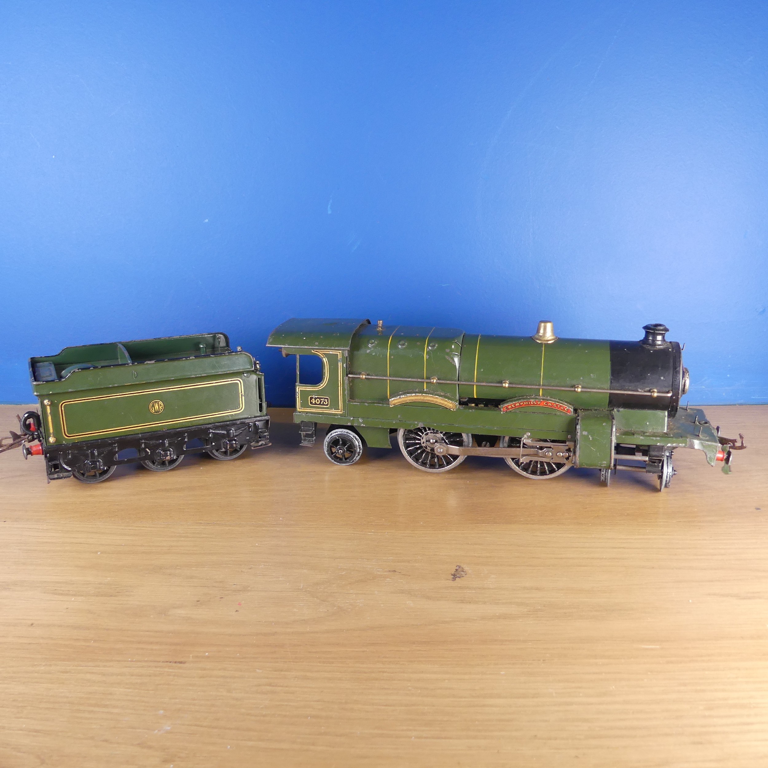 Hornby ‘0’ gauge 3-rail electric GWR 'Caerphilly Castle' 4-4-2 Locomotive and six-wheel Tender, in - Image 4 of 6