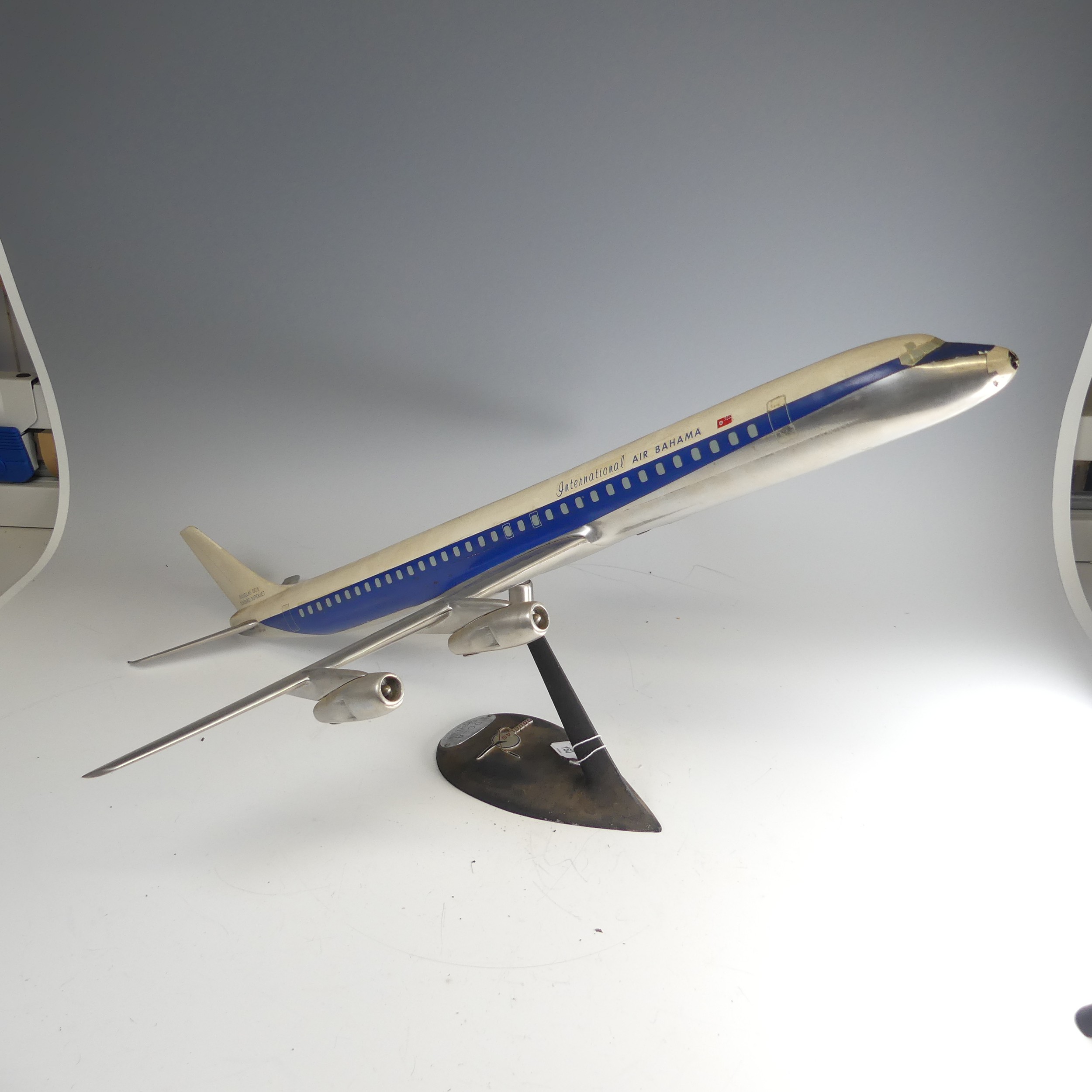 An aircraft manufacturers desktop metal model Aeroplane, 1:72 scale aeroplane of International Air - Image 2 of 18