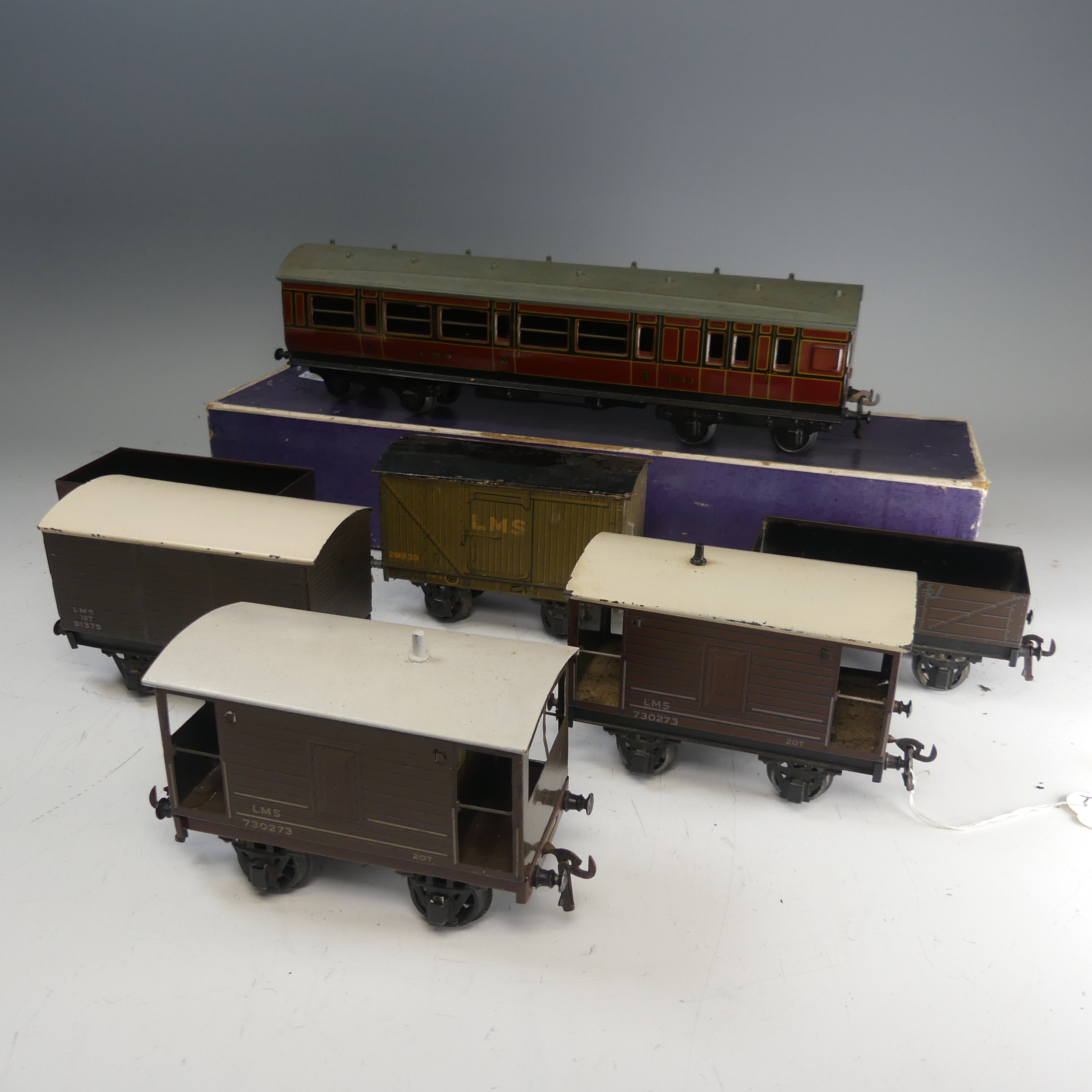 Bassett-Lowke '0' gauge LMS 3rd Class Coach, maroon with yellow lettering, No.9343, boxed, - Bild 4 aus 9