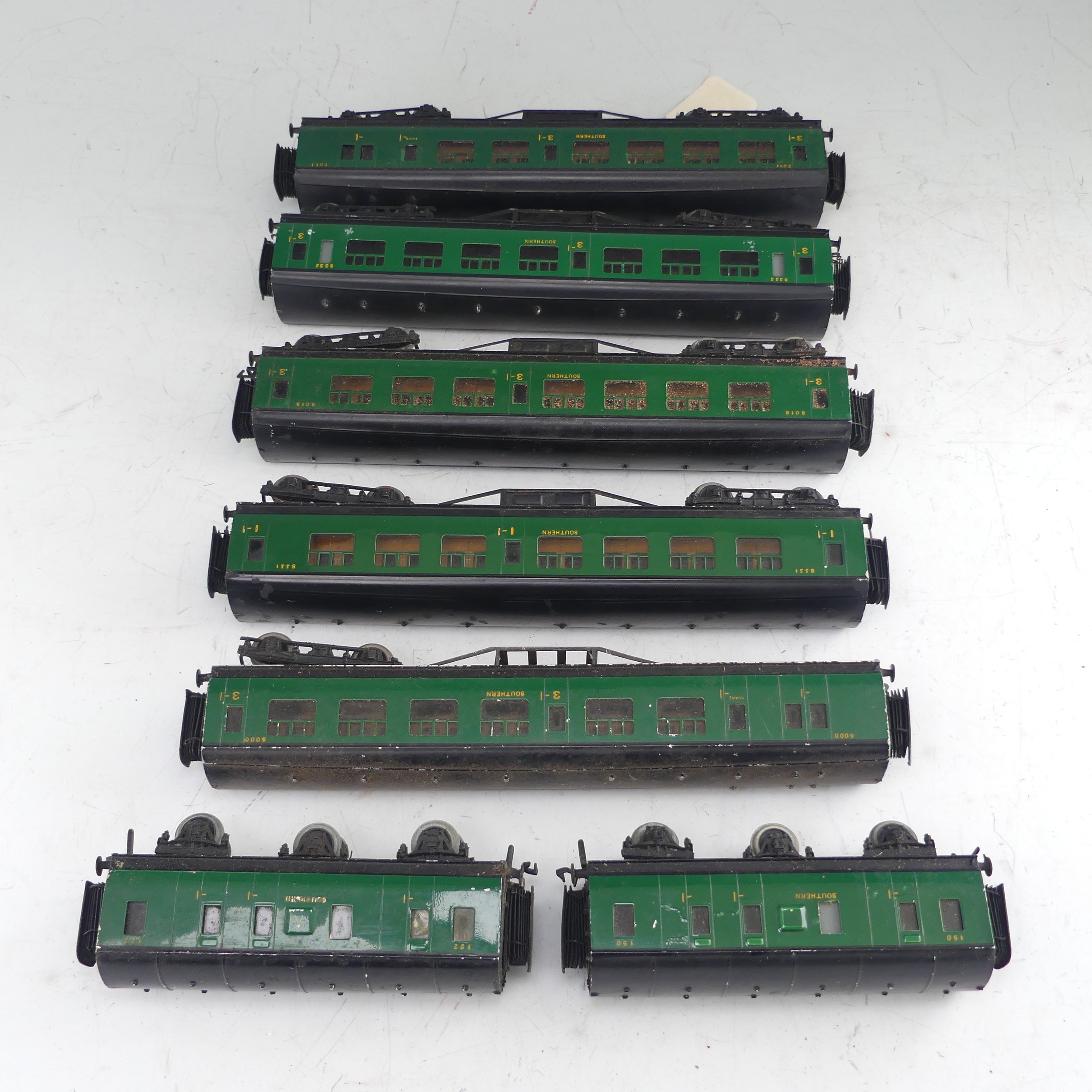 Exley: five Type K5 ‘00’ gauge S.R. Passenger Coaches, green, one lacking a bogie, and two K6 S.R. - Image 5 of 5