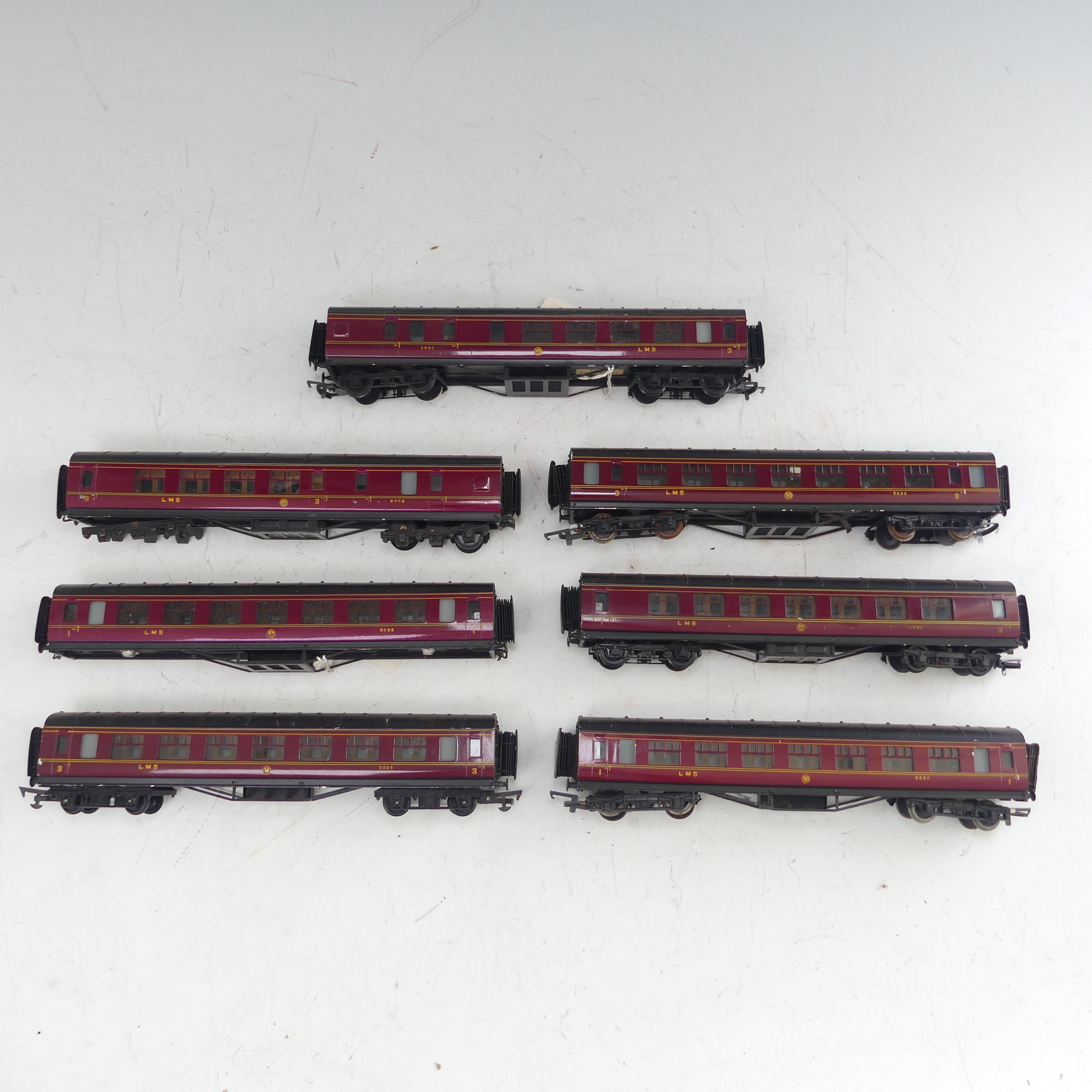 Exley: seven Type K5 ‘00’ gauge L.M.S. Passenger Coaches, maroon, one coach lacks bogies (7) - Bild 2 aus 6