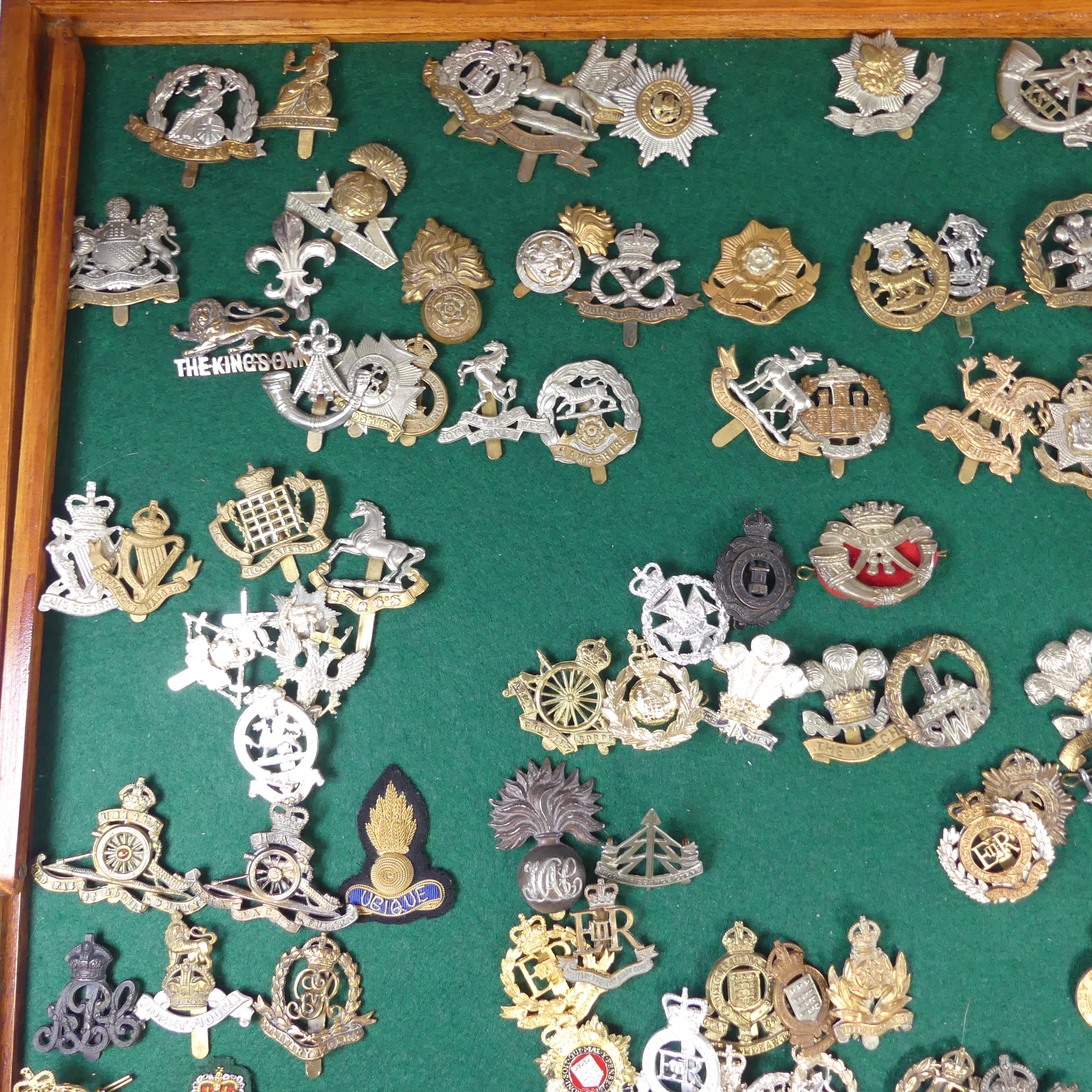 A large quantity of approximately 250 WW1, WW2 and later Cap Badges, including ; 60th King's Royal - Image 2 of 9