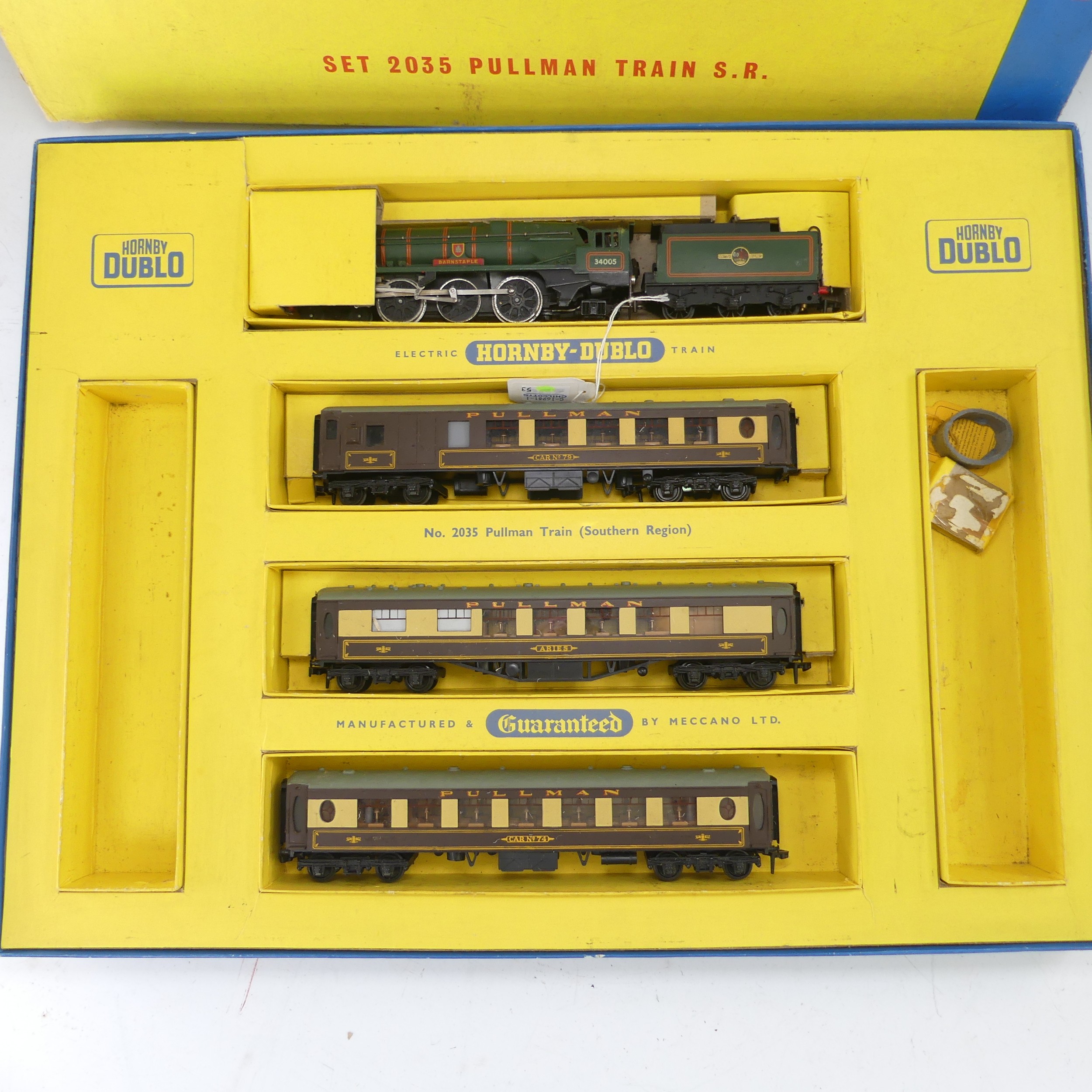 Hornby Dublo: '00' gauge Set 2035 Pullman Train (S.R.), 2-rail electric, comprising 4-6-2 " - Image 7 of 8