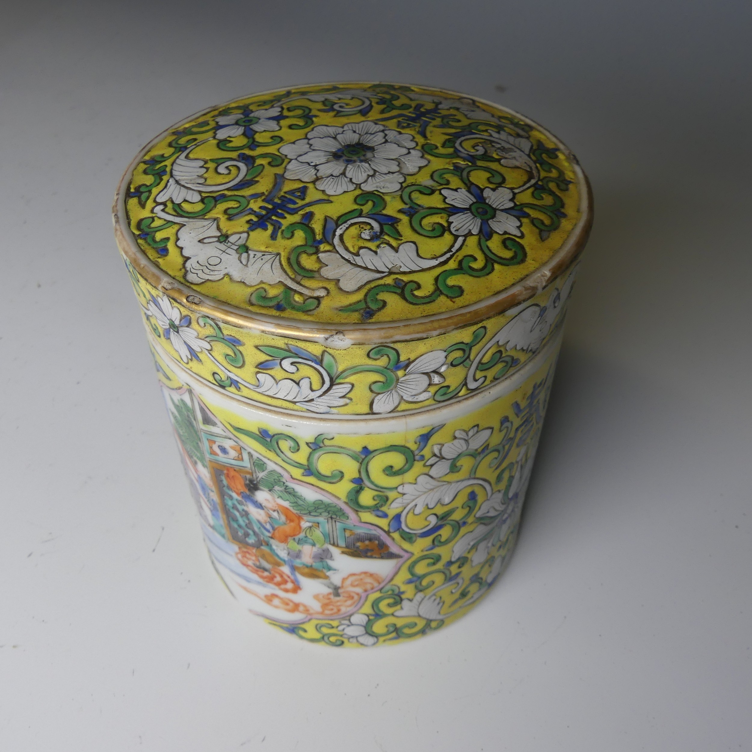 An antique Chinese porcelain famille jaune Pot and Cover, of cylindrical form, with central - Bild 3 aus 8