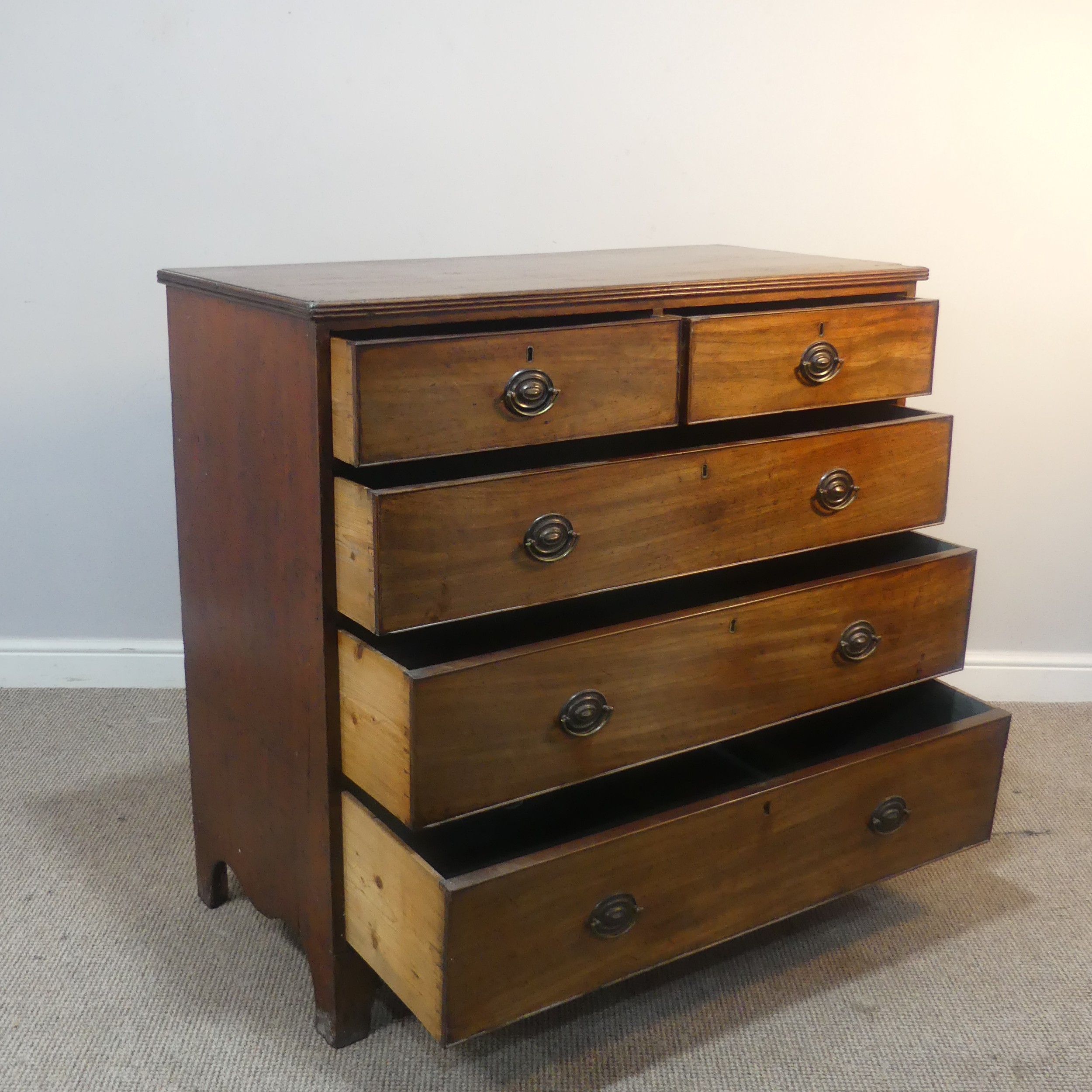 An Edwardian mahogany Chest of drawers, two short drawers over three long graduating drawers, raised - Image 3 of 5