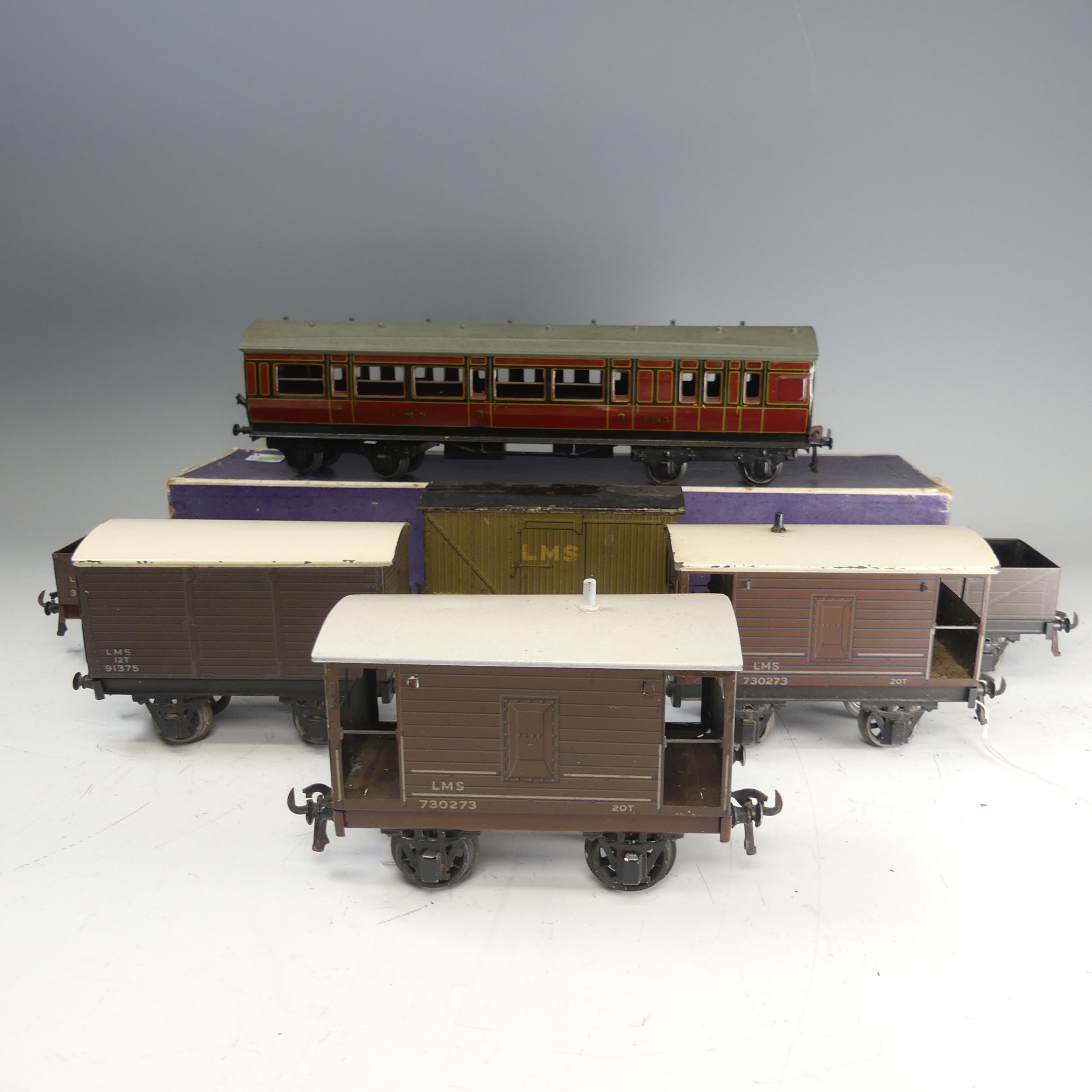 Bassett-Lowke '0' gauge LMS 3rd Class Coach, maroon with yellow lettering, No.9343, boxed, - Bild 9 aus 9