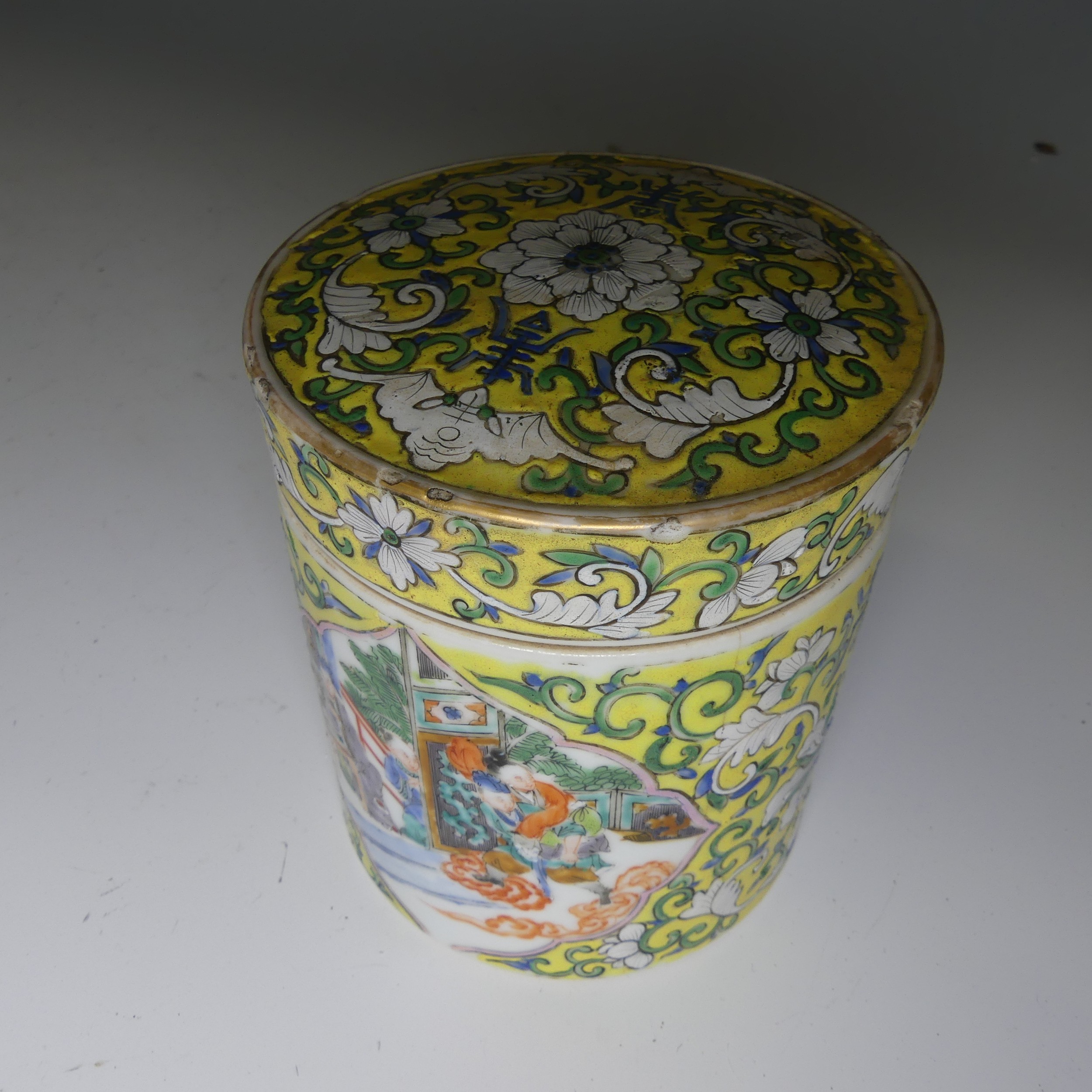 An antique Chinese porcelain famille jaune Pot and Cover, of cylindrical form, with central - Bild 2 aus 8