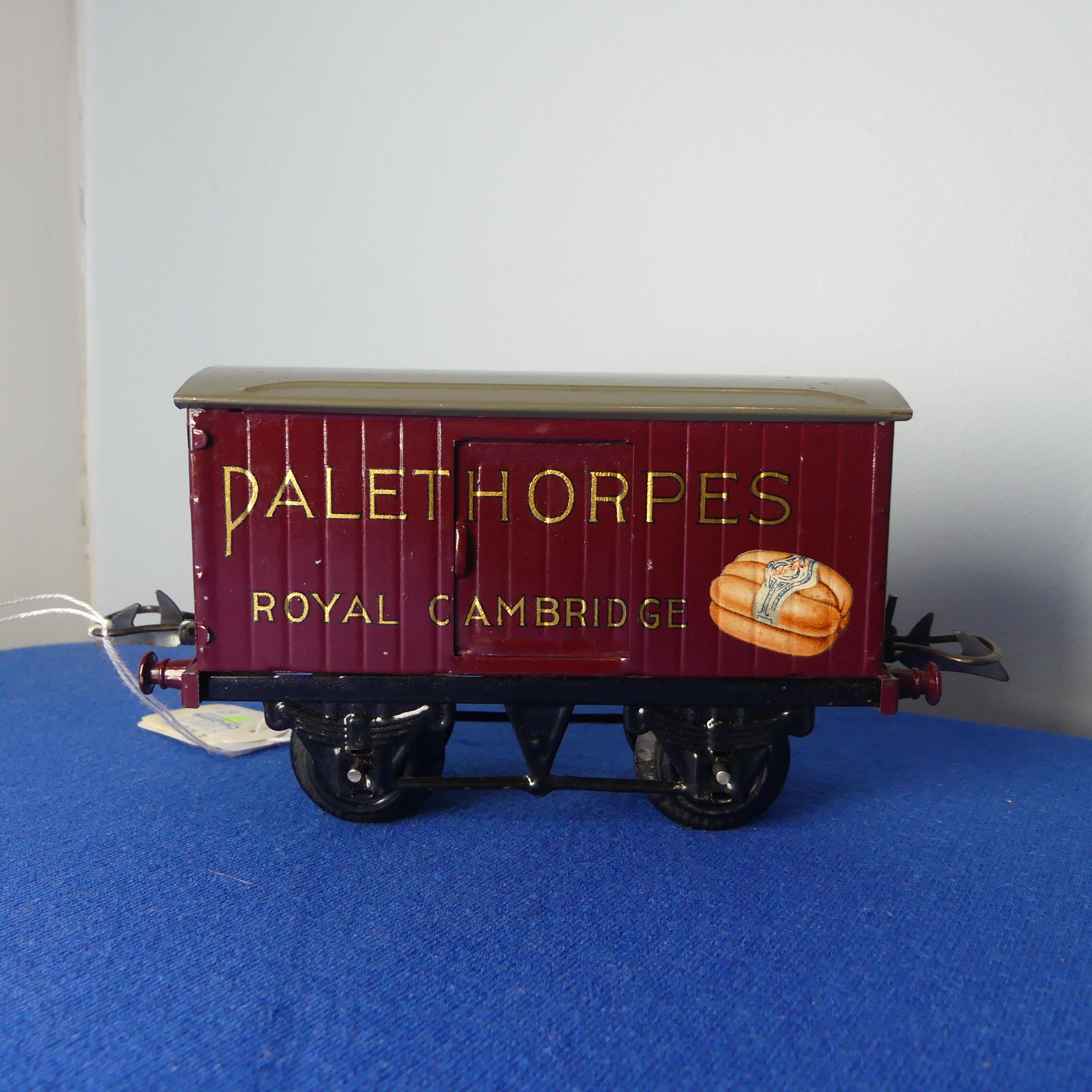 Hornby '0' gauge "Palethorpes Sausage" Van, RS717, maroon body, "Palethorpes Royal Cambridge", - Bild 4 aus 9