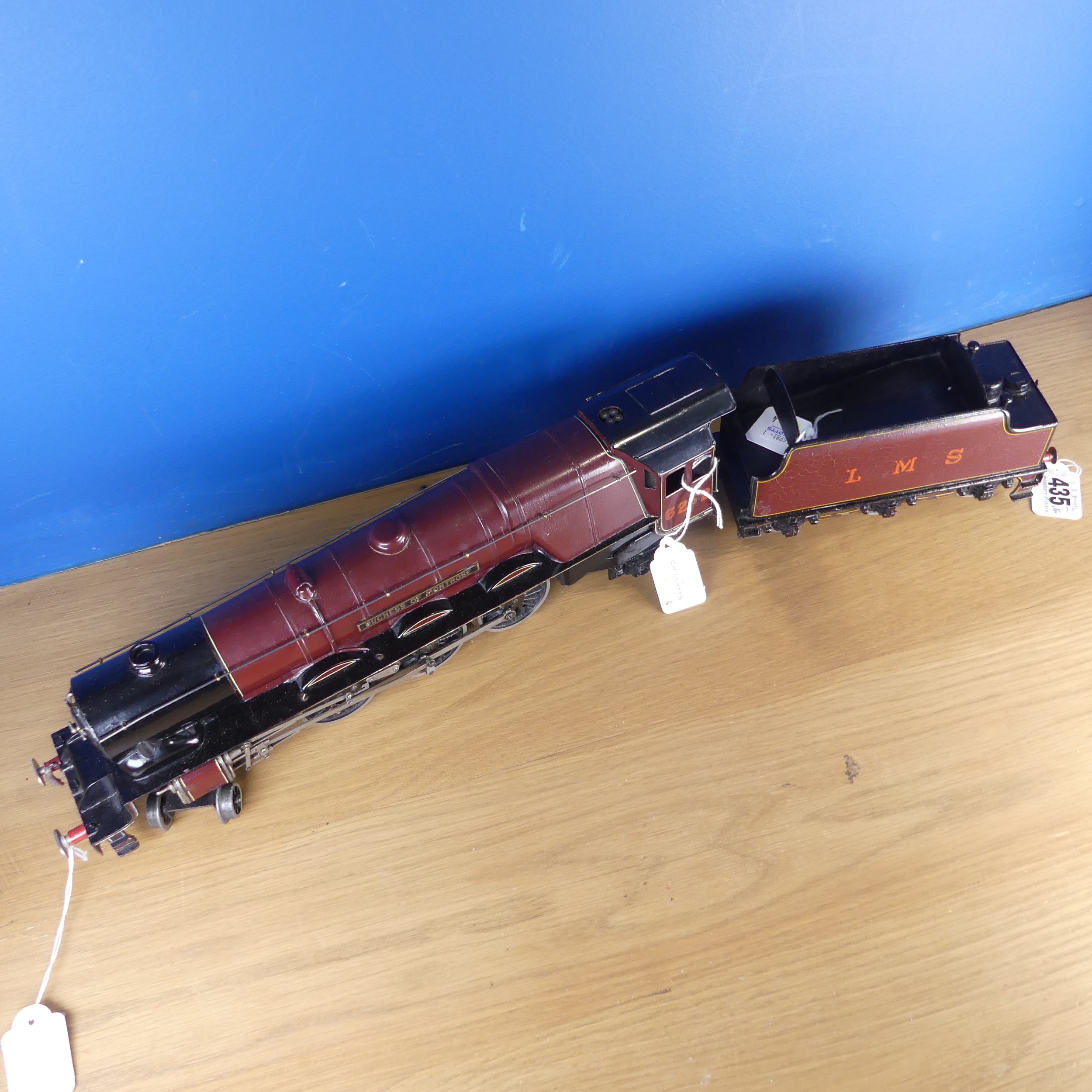 Bassett-Lowke ‘0’ gauge 3-rail electric LMS 'Duchess of Montrose' 4-6-2 Locomotive and six-wheel - Bild 4 aus 8