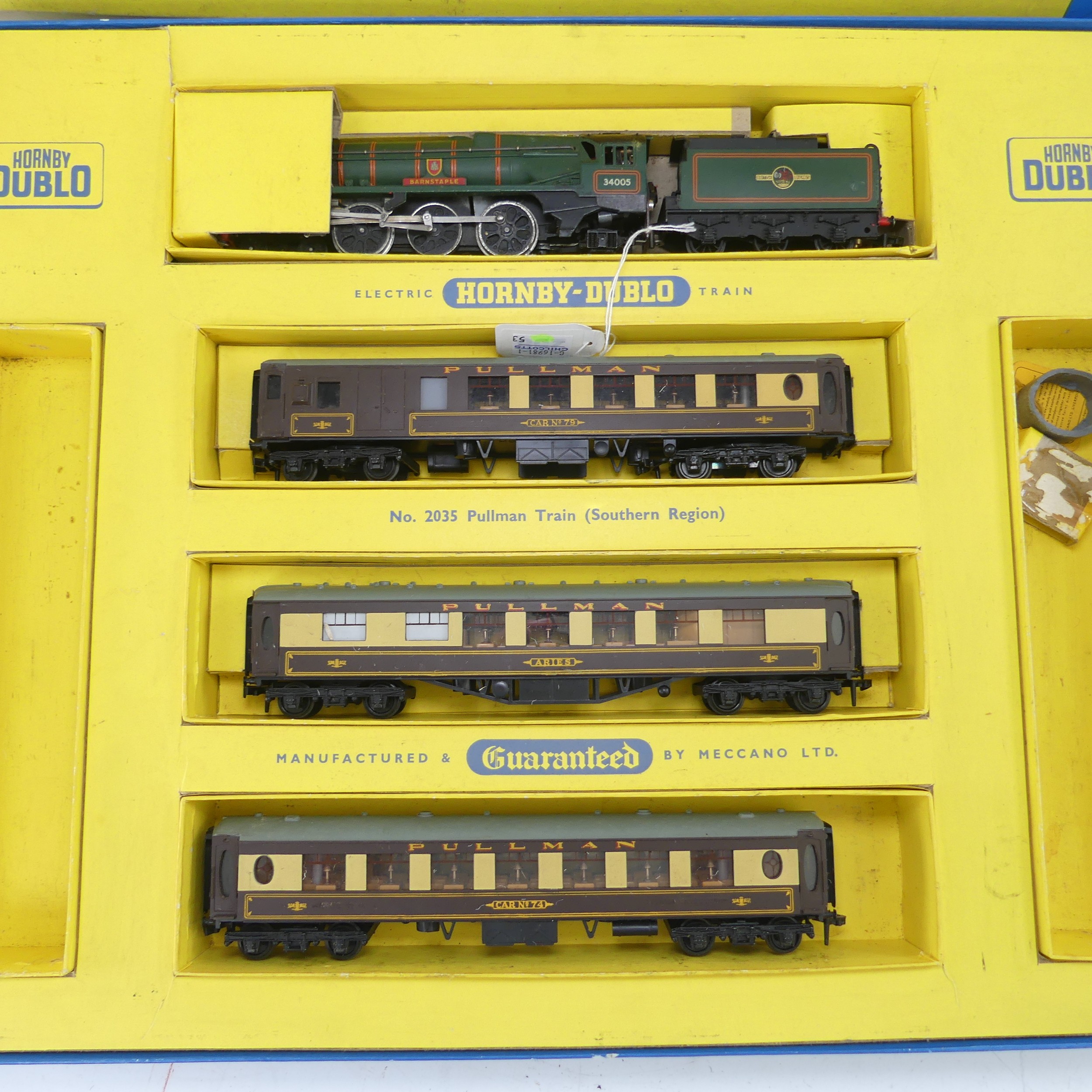 Hornby Dublo: '00' gauge Set 2035 Pullman Train (S.R.), 2-rail electric, comprising 4-6-2 " - Image 8 of 8