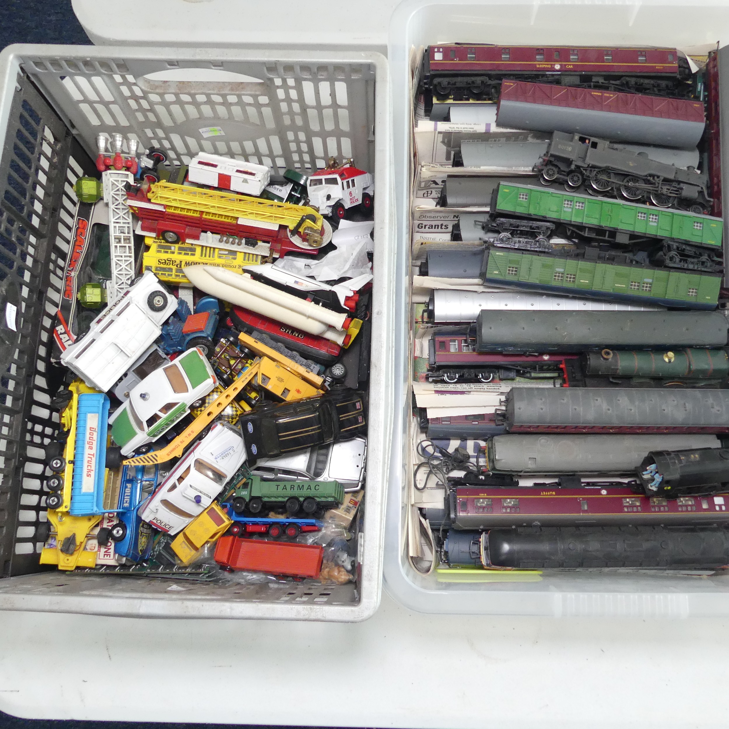 A good and large quantity of '00' gauge post-war model railway, plastic bodies, Hornby, Lima and - Image 7 of 7