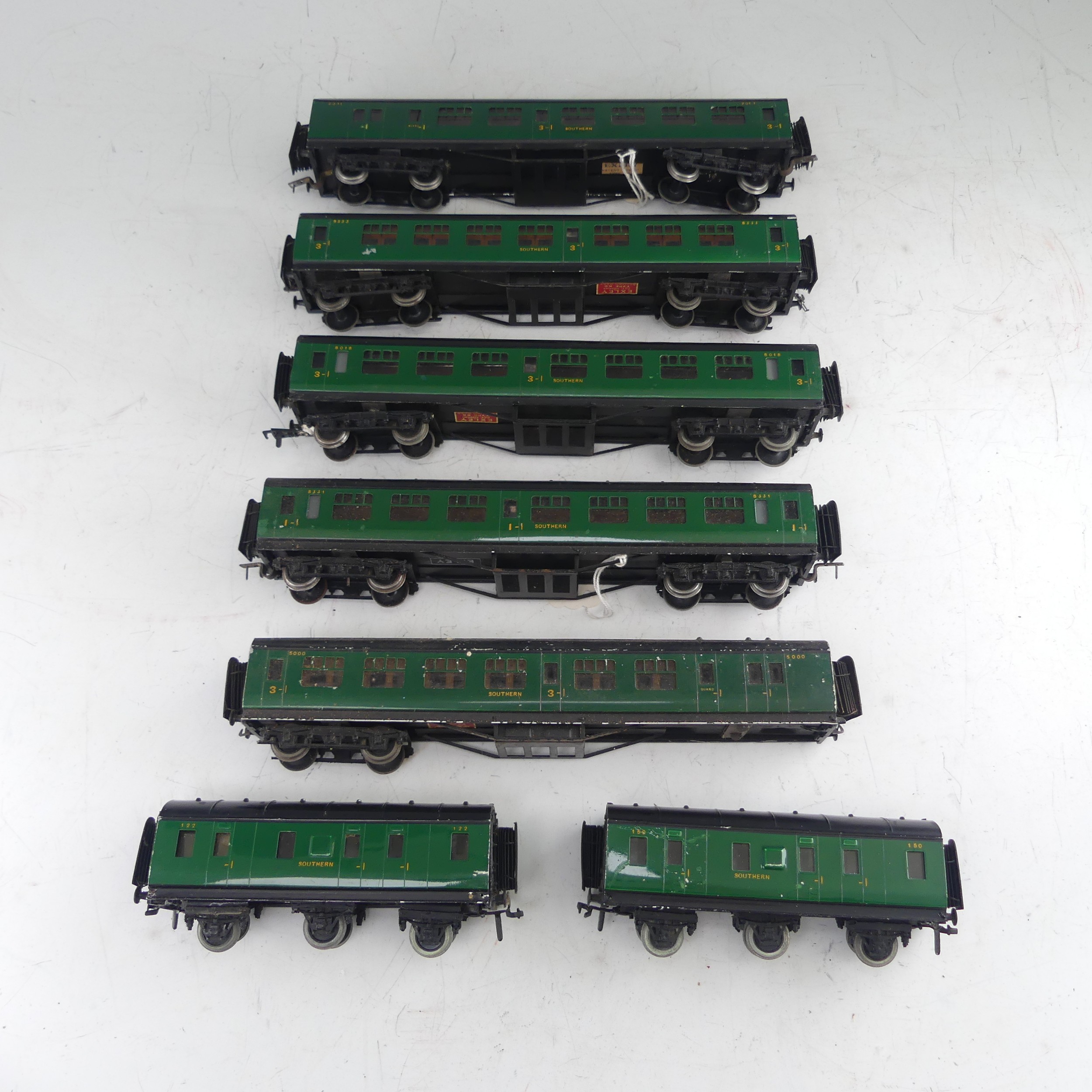 Exley: five Type K5 ‘00’ gauge S.R. Passenger Coaches, green, one lacking a bogie, and two K6 S.R. - Image 3 of 5