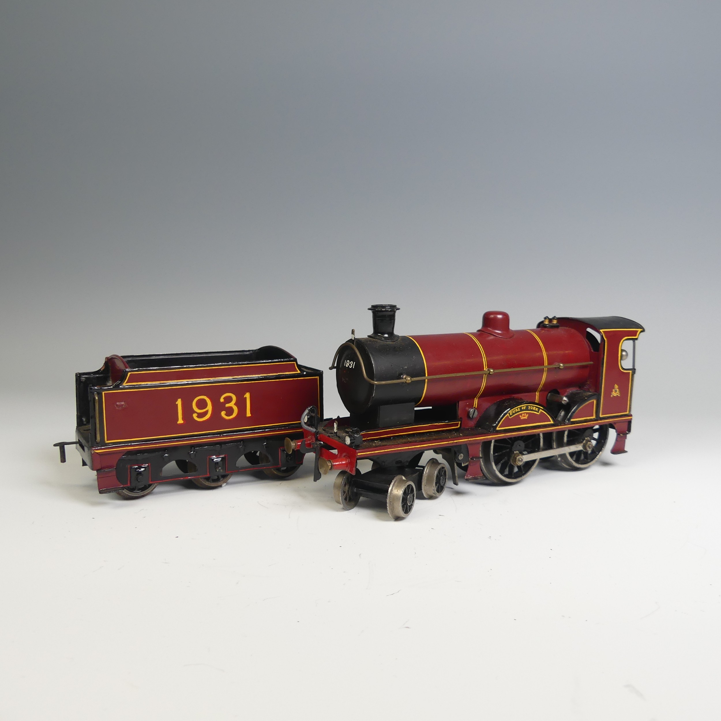 Bassett-Lowke ‘0’ gauge clockwork 'Duke of York’ 4-4-0 Locomotive and six-wheel Tender, finished - Image 3 of 10