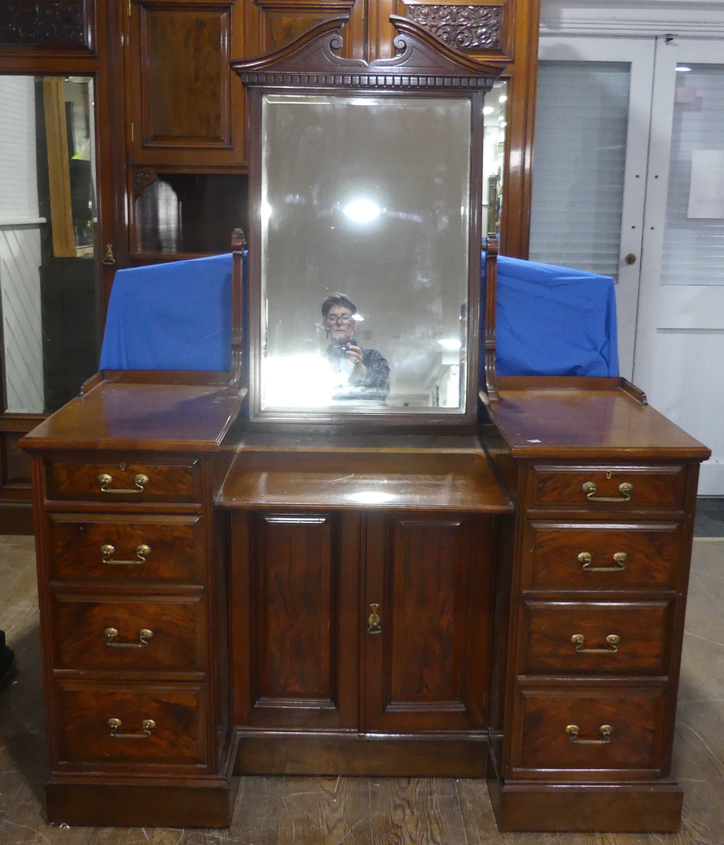 A good Victorian four-piece walnut and mahogany bedroom Suite, including ; a large compactum - Image 11 of 18