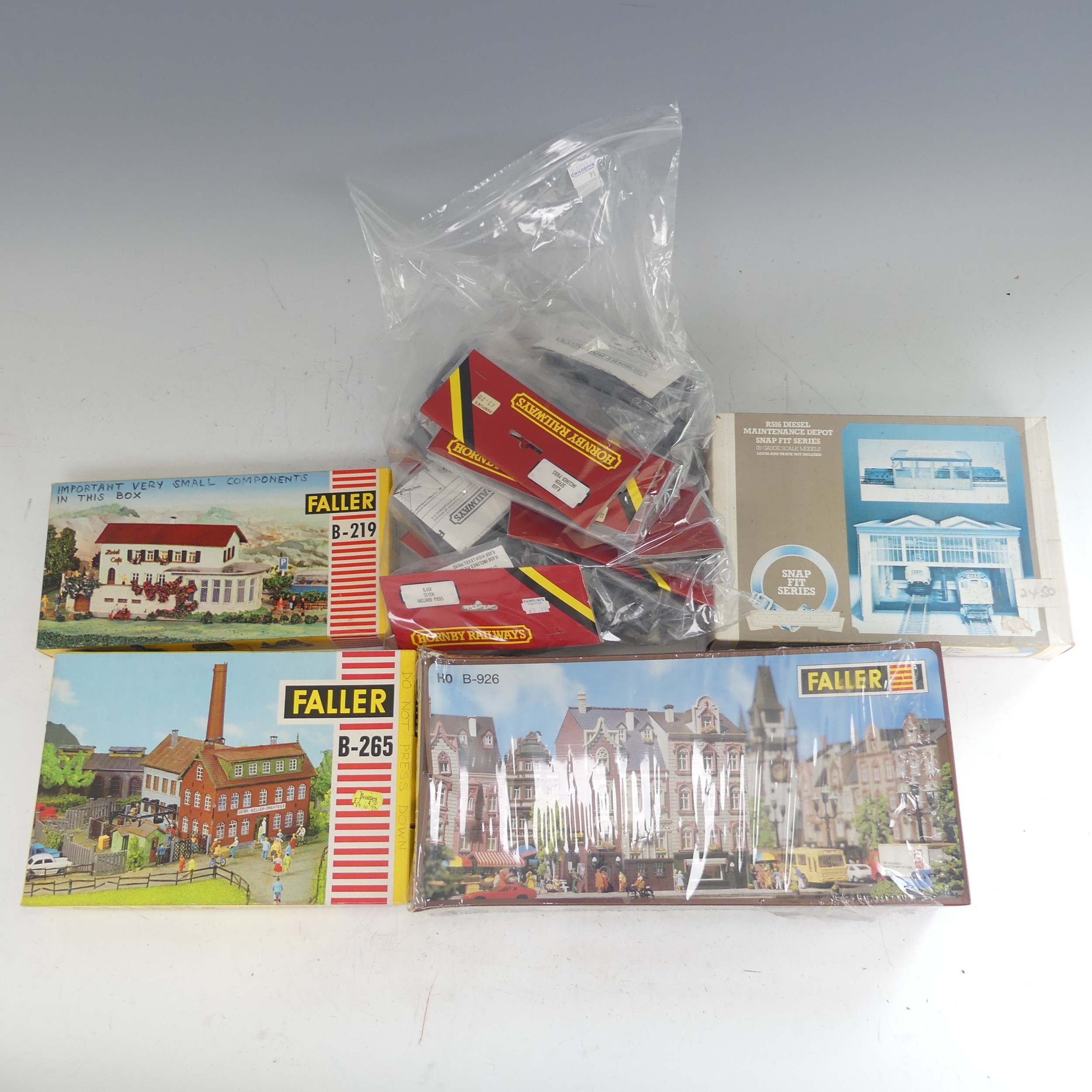 A quantity of '00' gauge plastic and card track and trackside accessories and buildings kits, - Image 11 of 18