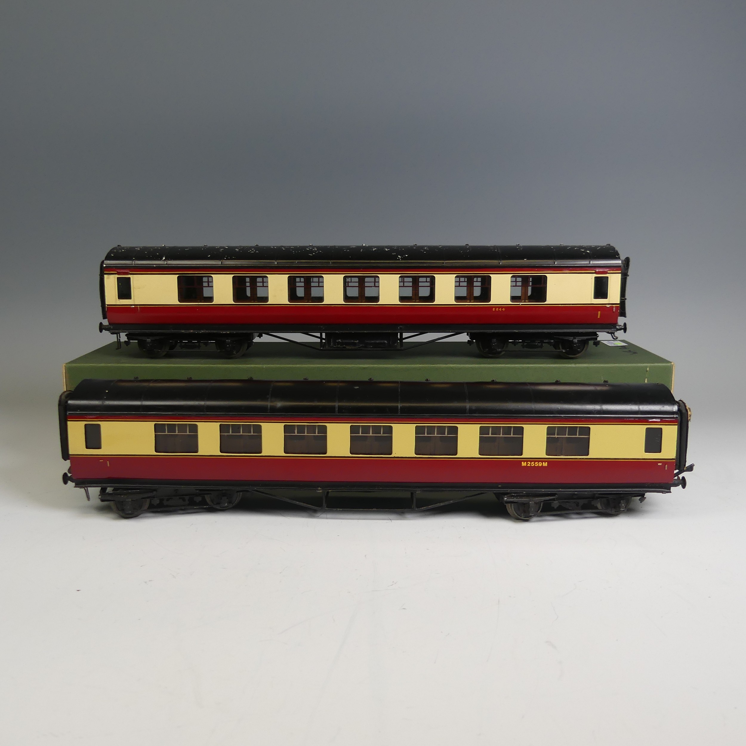 Two Exley ‘0’ gauge BR 1st Class Corridor Passenger Coaches, crimson and cream, No.8844, and No. - Image 3 of 9