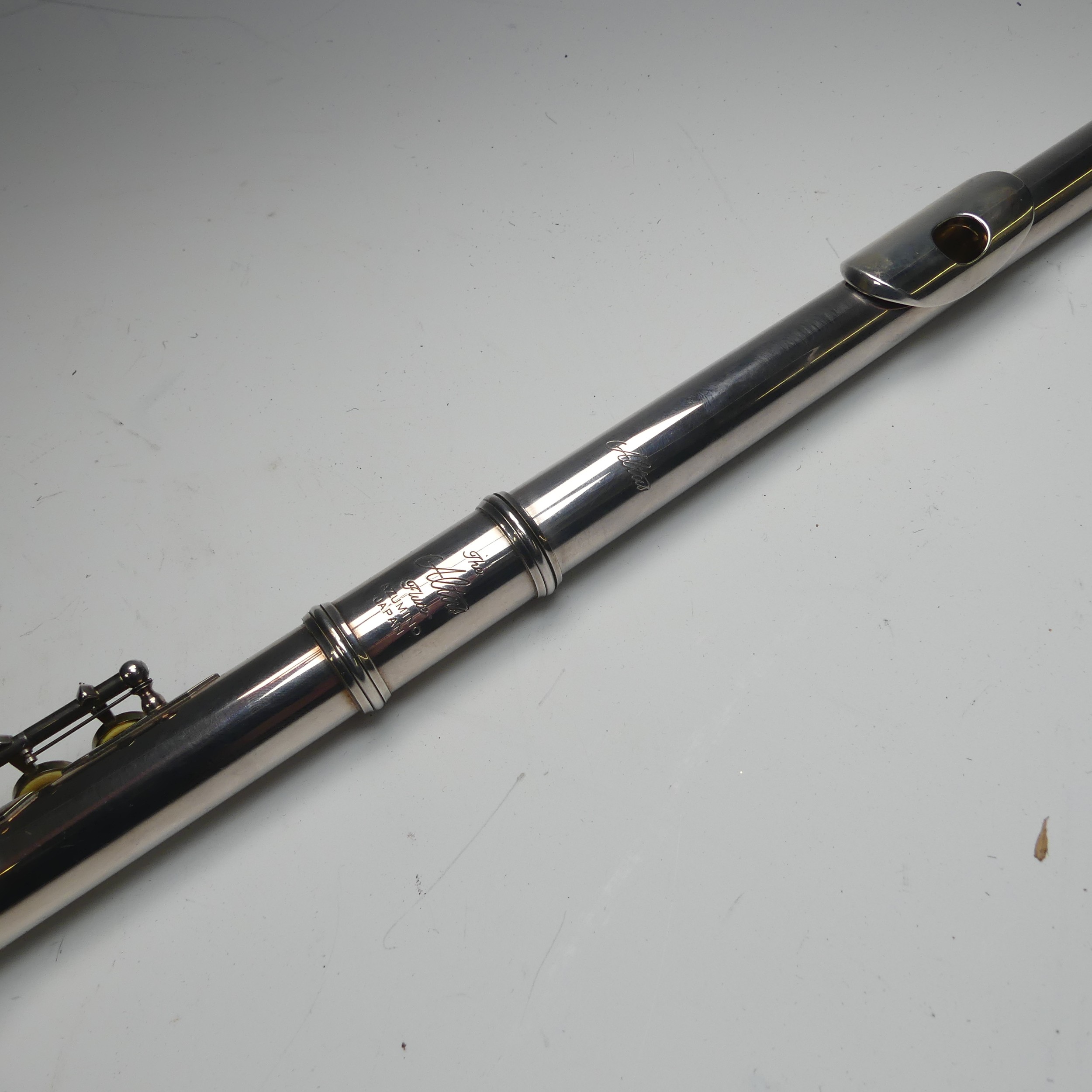 An Altus A907 Flute, with .900 silver headjoint and silver plated body, serial no. 007397, the - Image 4 of 11