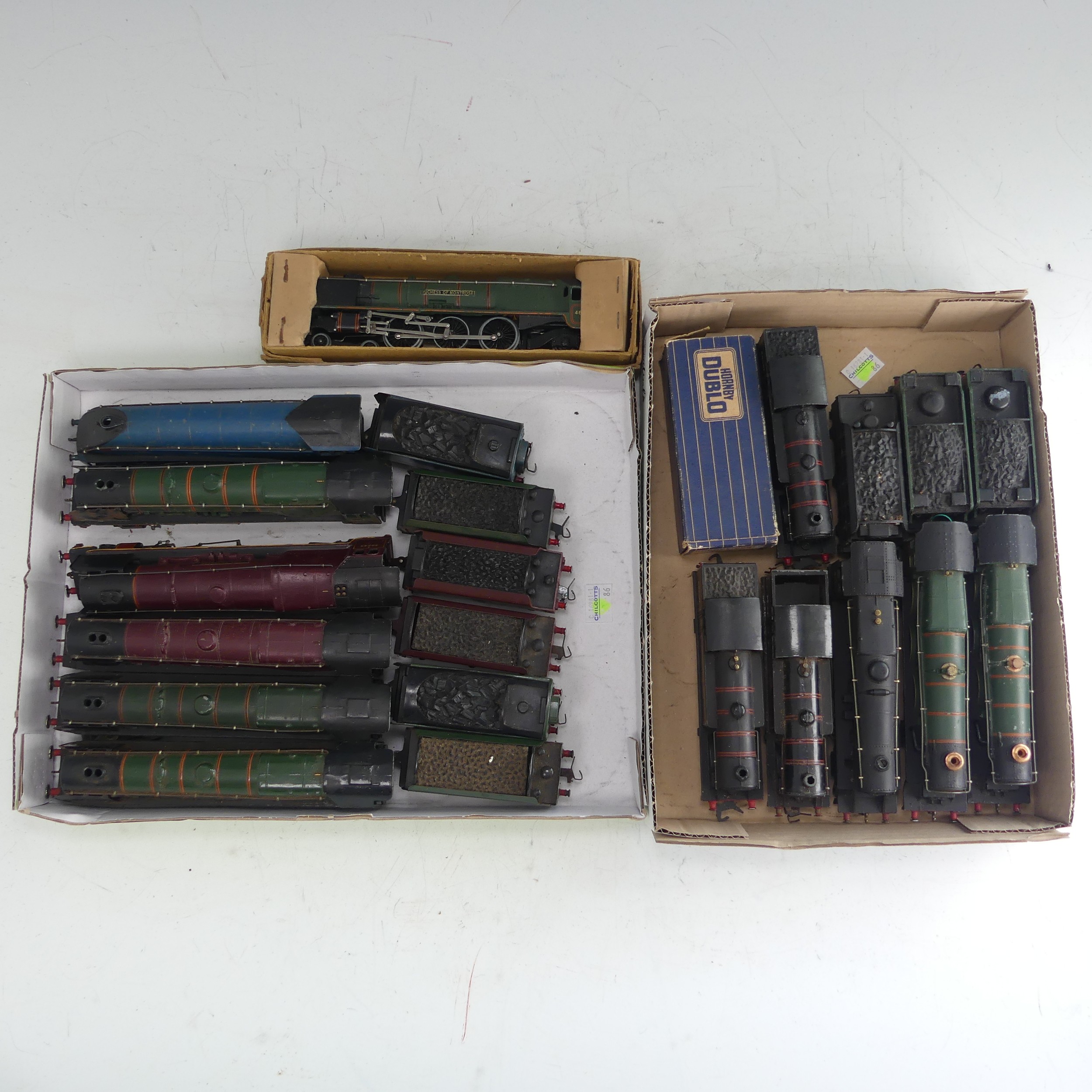 Hornby Dublo: A good quantity of '00' gauge 2-rail and 3-rail model railway, diecast/tin-plate, - Image 4 of 6