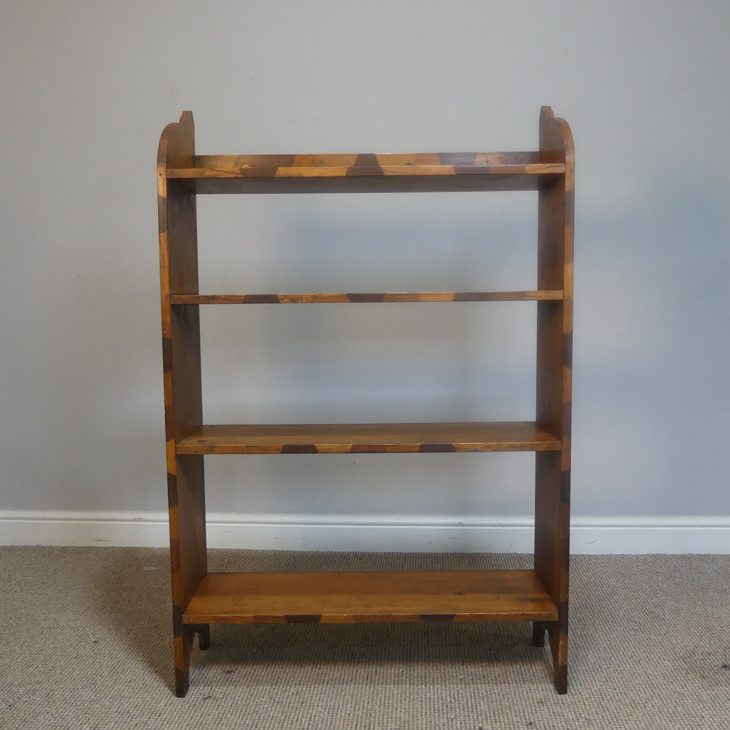 An Arts and Crafts oak open Bookcase, of pegged construction, with small marquetry patchwork, W 67.5 - Bild 13 aus 15