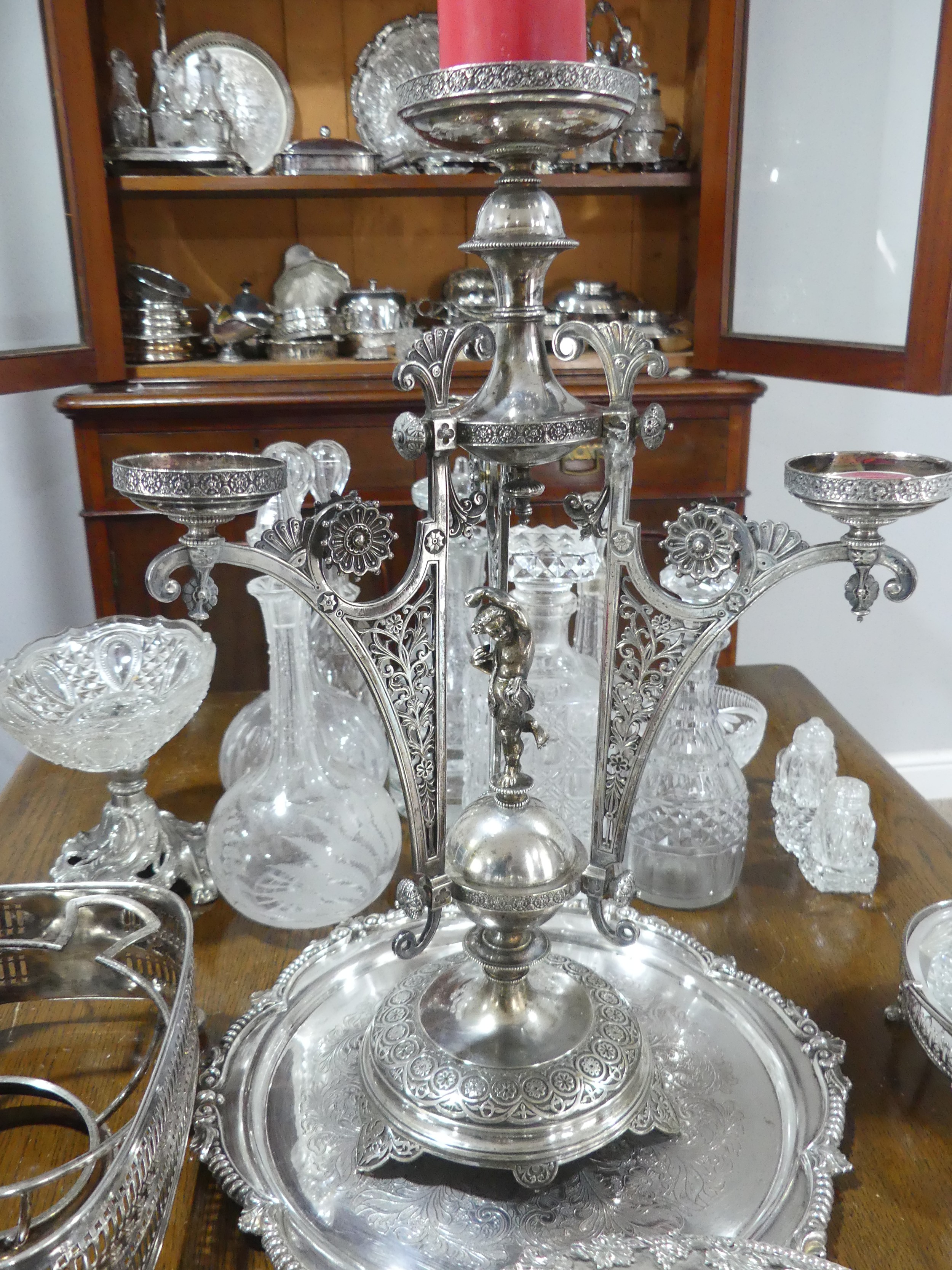 A large quantity of Silver Plate, including a centrepiece in the Aesthetic style, 49.5cm high, as - Bild 2 aus 9