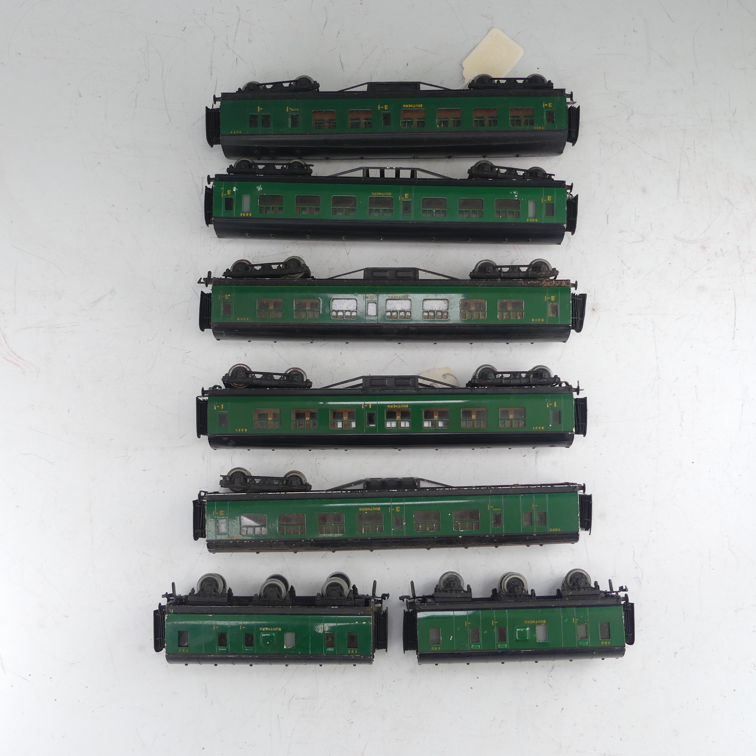 Exley: five Type K5 ‘00’ gauge S.R. Passenger Coaches, green, one lacking a bogie, and two K6 S.R. - Image 4 of 5