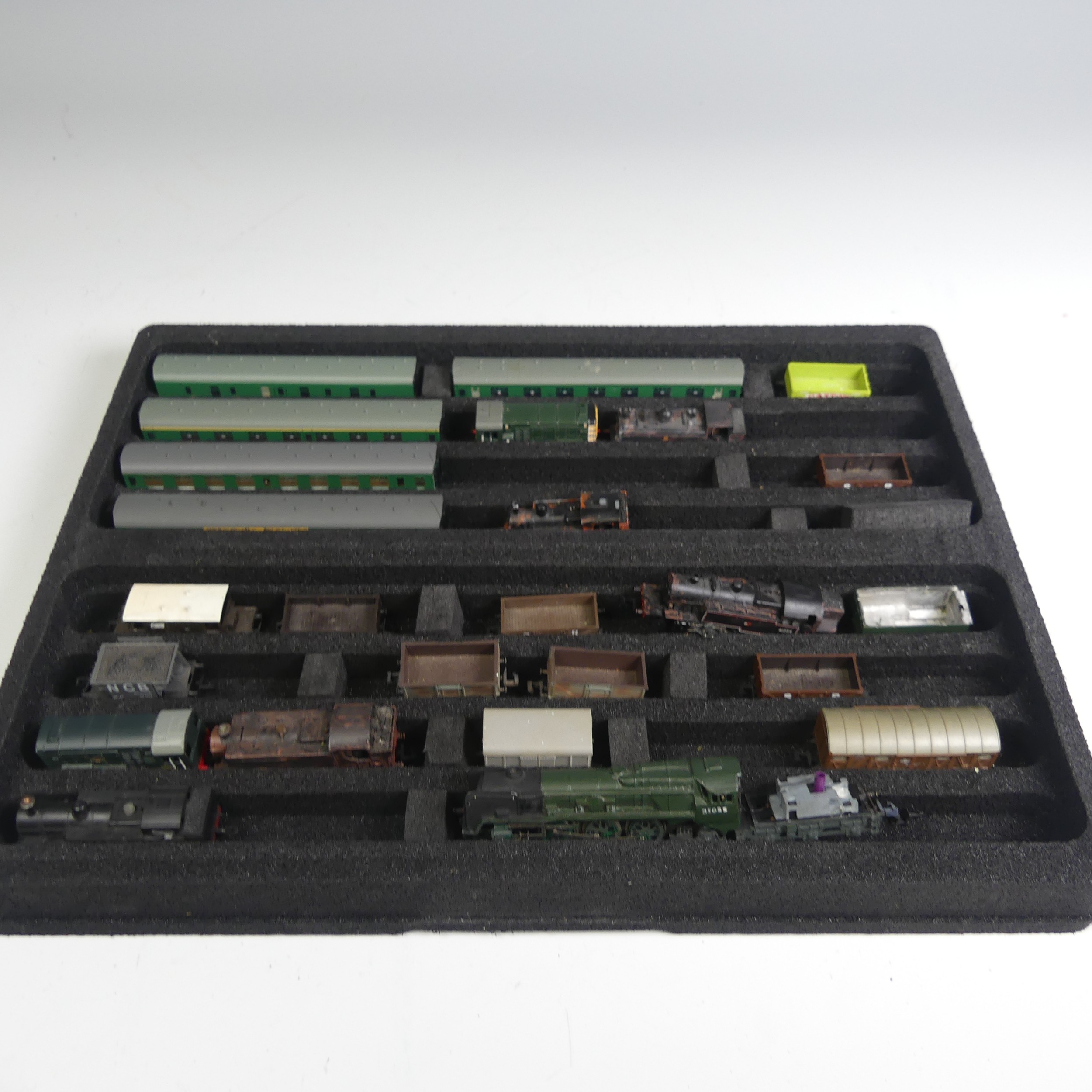 A quantity of 'N' gauge model railway, unboxed, Trix, Graham Farish (Grafar), Lima, etc, including - Bild 4 aus 5