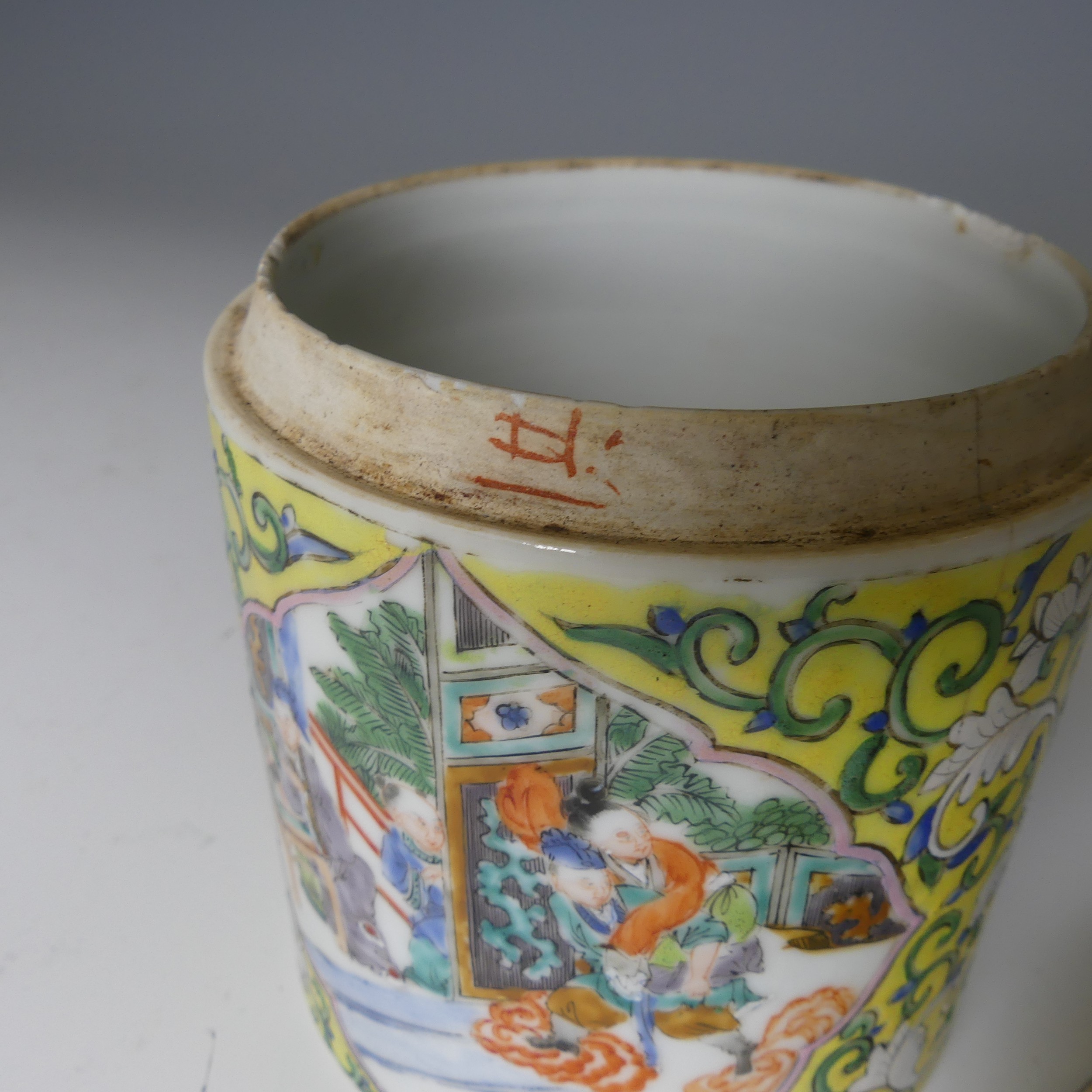 An antique Chinese porcelain famille jaune Pot and Cover, of cylindrical form, with central - Bild 5 aus 8