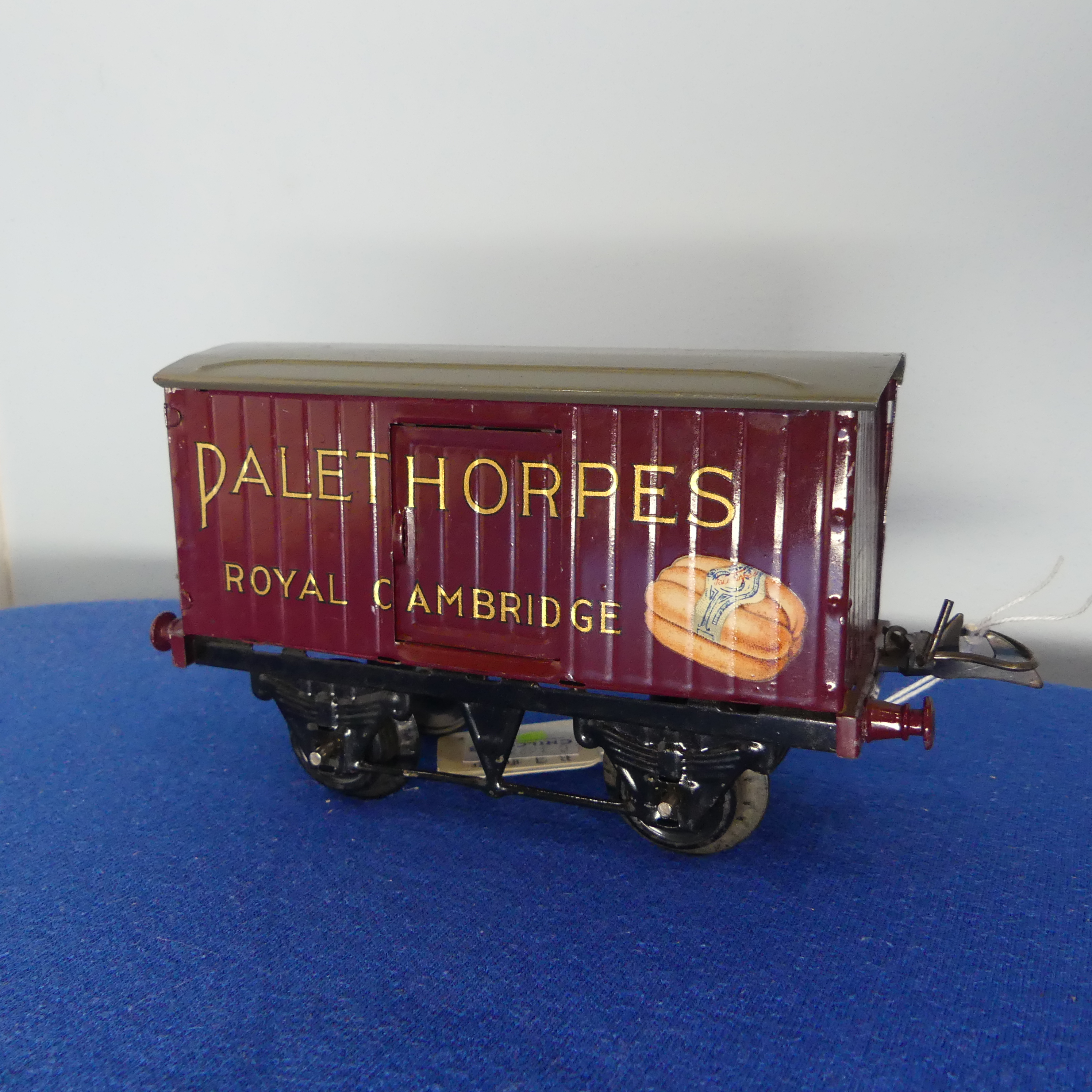 Hornby '0' gauge "Palethorpes Sausage" Van, RS717, maroon body, "Palethorpes Royal Cambridge", - Bild 7 aus 9